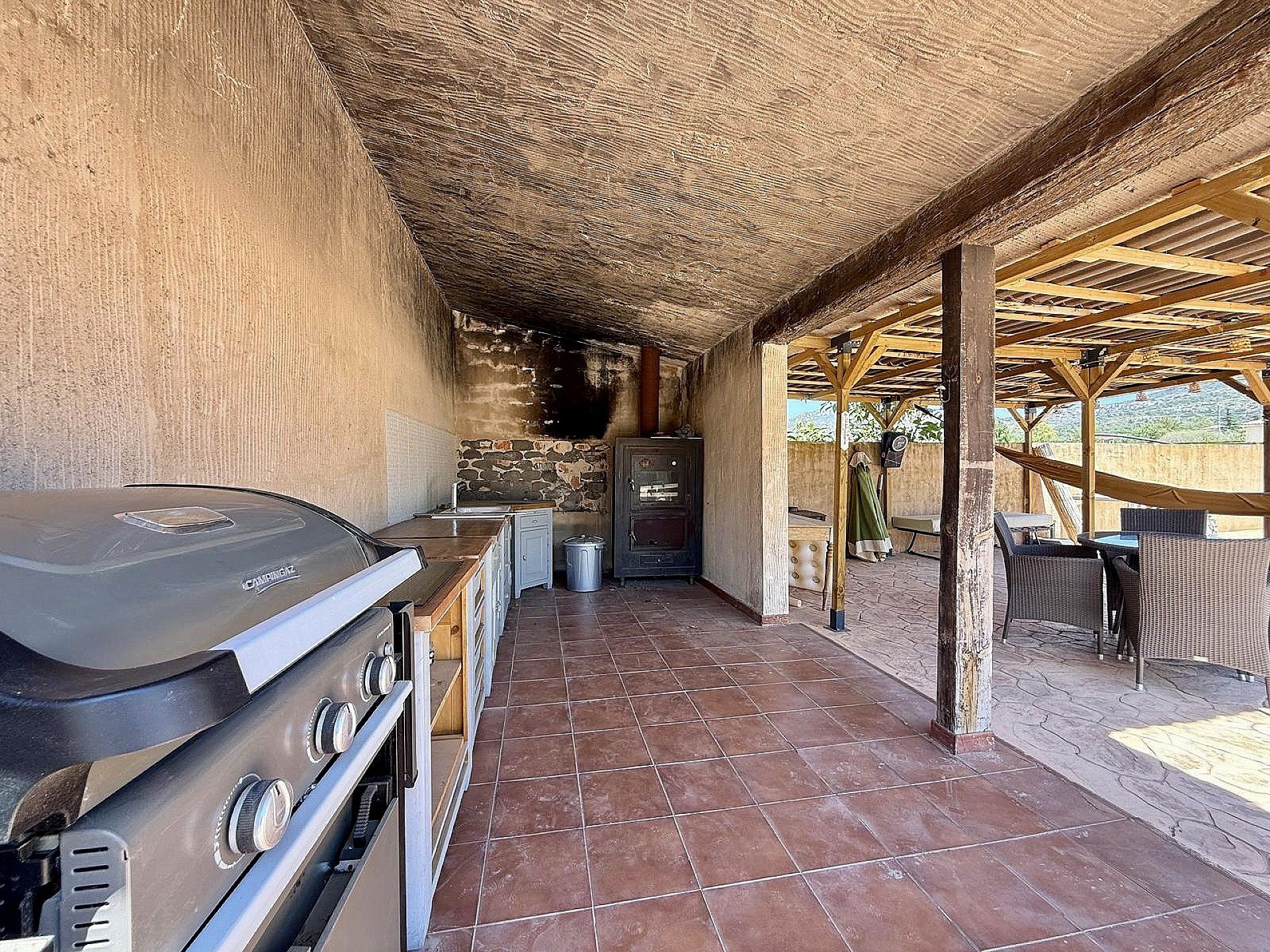 Resale - 4 Bedroom 3 Bathroom Country house in Villena -  - Alicante