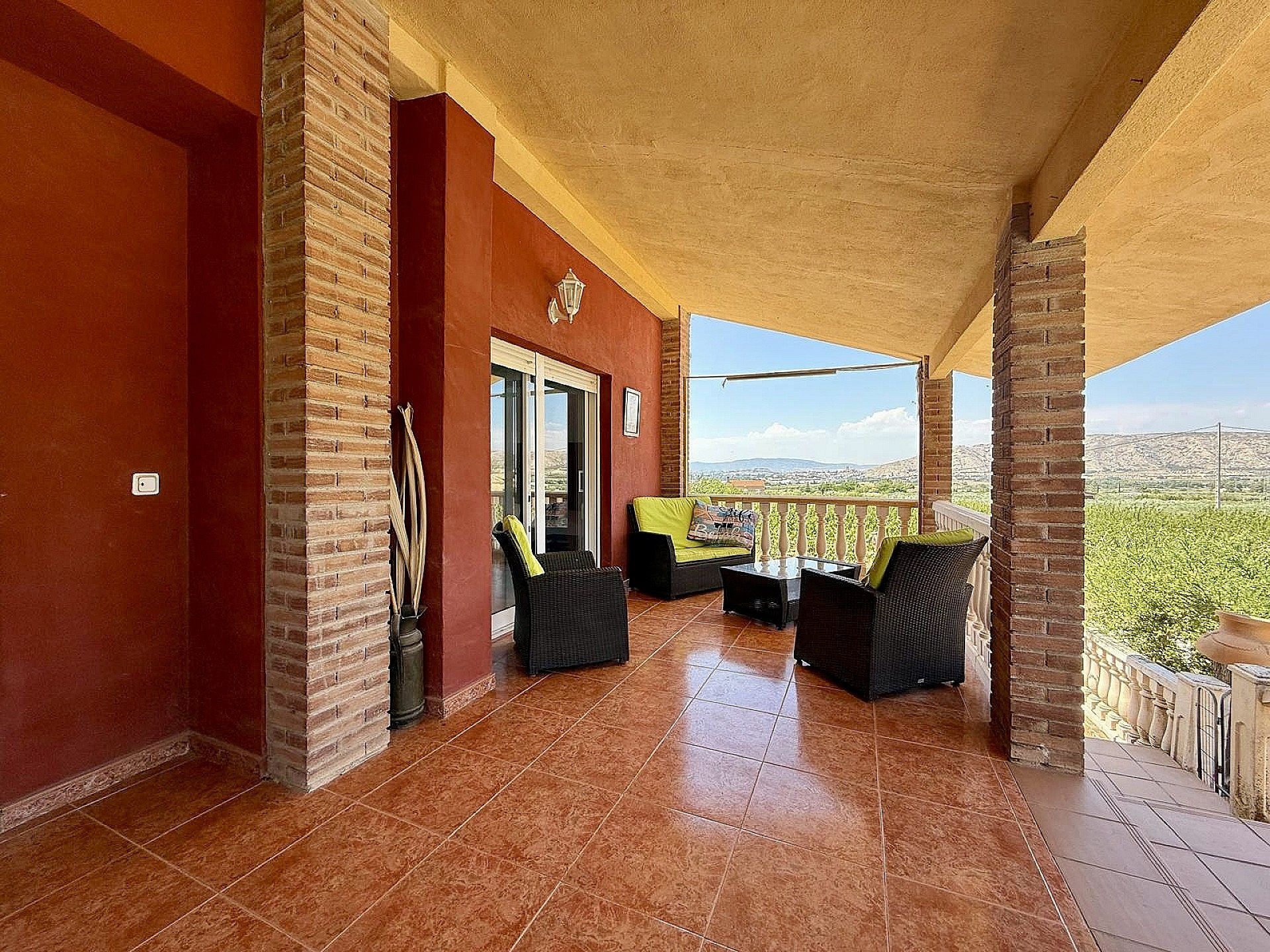 Resale - 4 Bedroom 3 Bathroom Country house in Villena -  - Alicante
