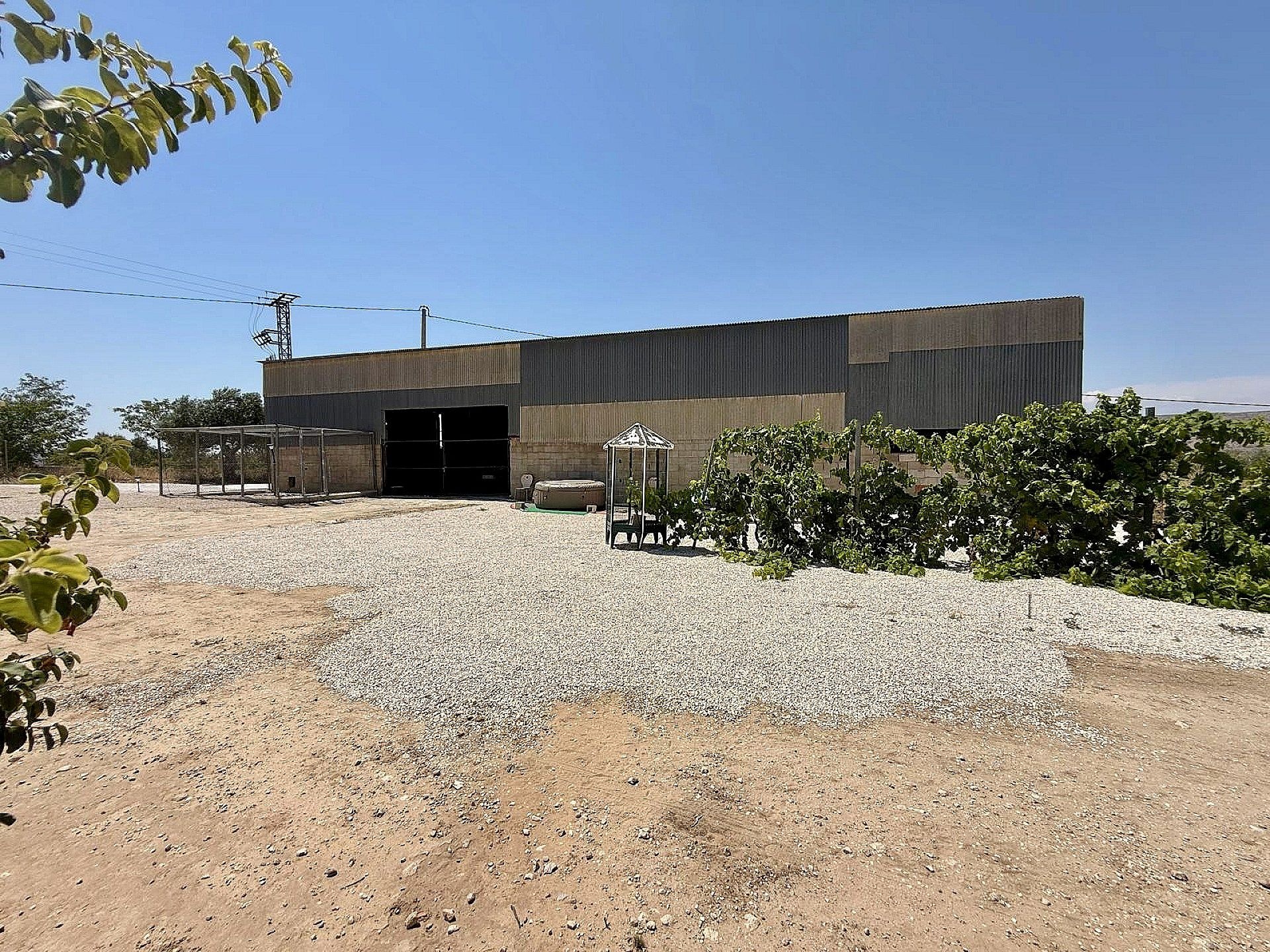 Resale - 4 Bedroom 3 Bathroom Country house in Villena -  - Alicante