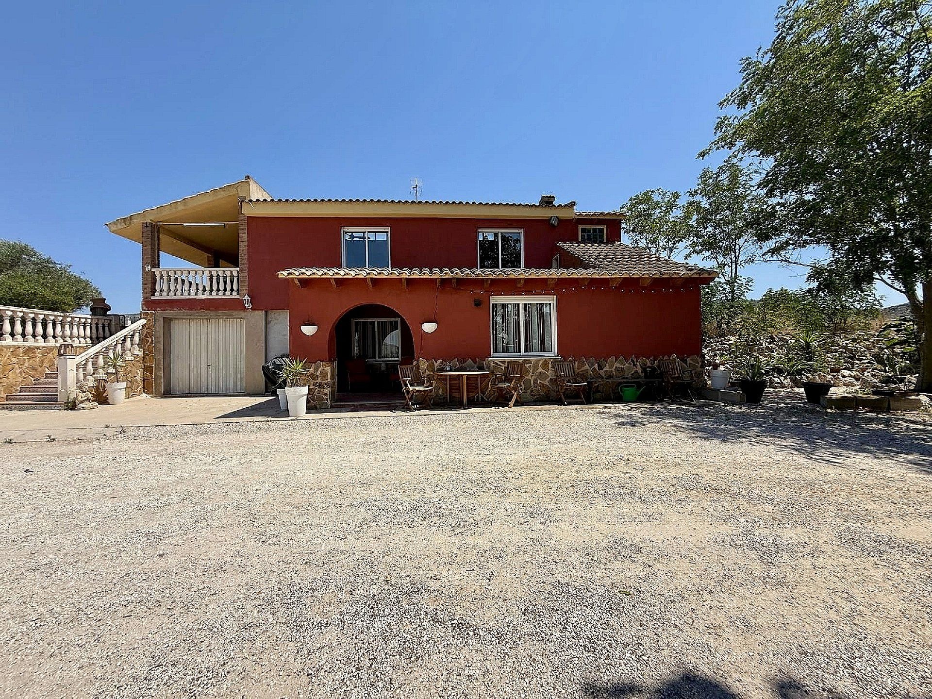 Resale - 4 Bedroom 3 Bathroom Country house in Villena -  - Alicante