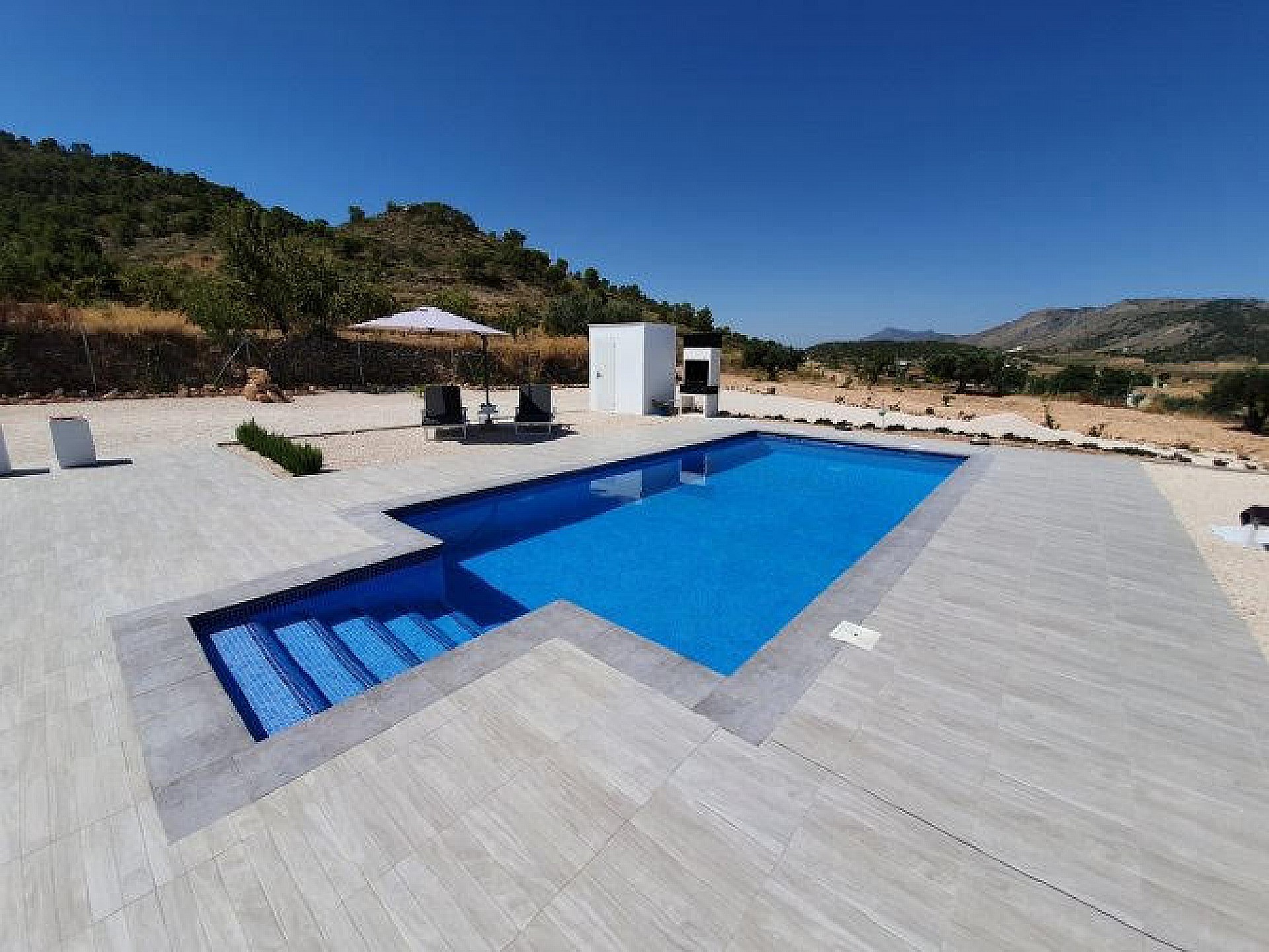 Resale - 3 Bedroom 3 Bathroom Villa in Hondón de las Nieves -  - Alicante