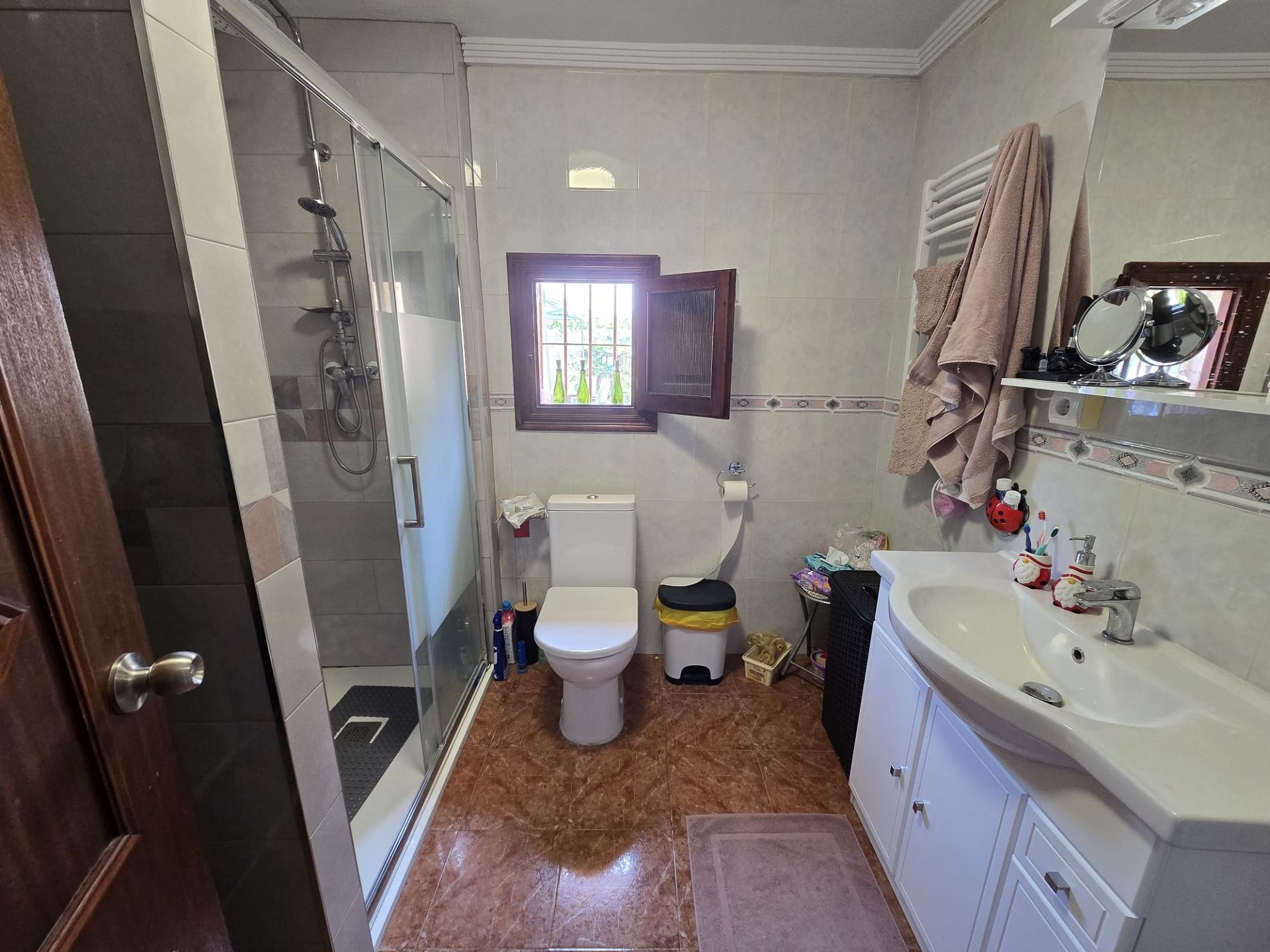 Resale - 6 Bedroom 3 Bathroom Villa in Sax -  - Alicante