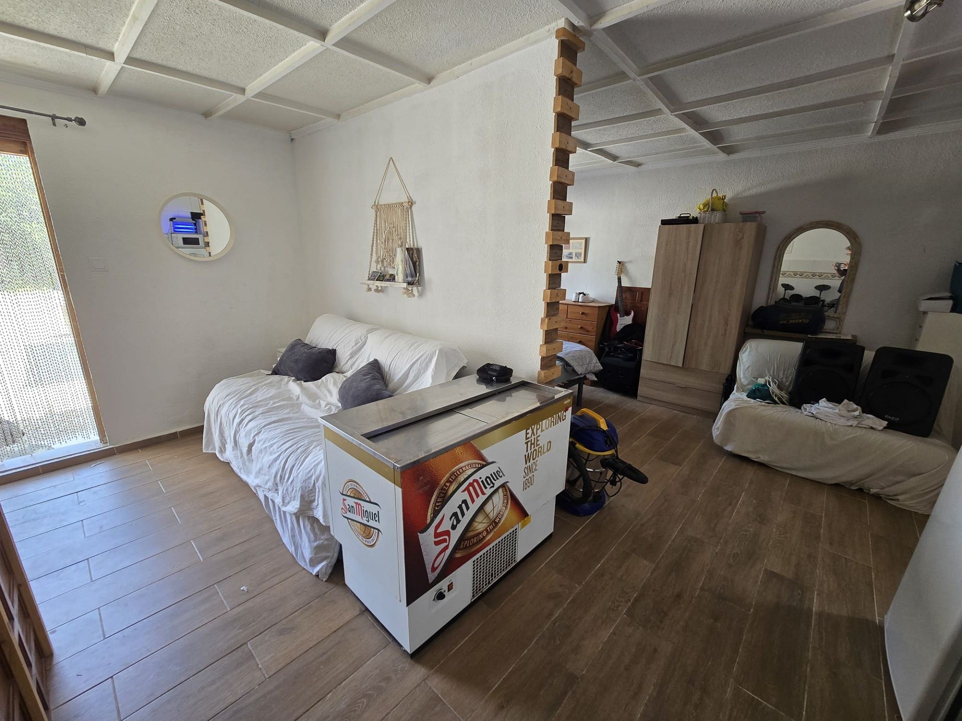 Resale - 6 Bedroom 3 Bathroom Villa in Sax -  - Alicante