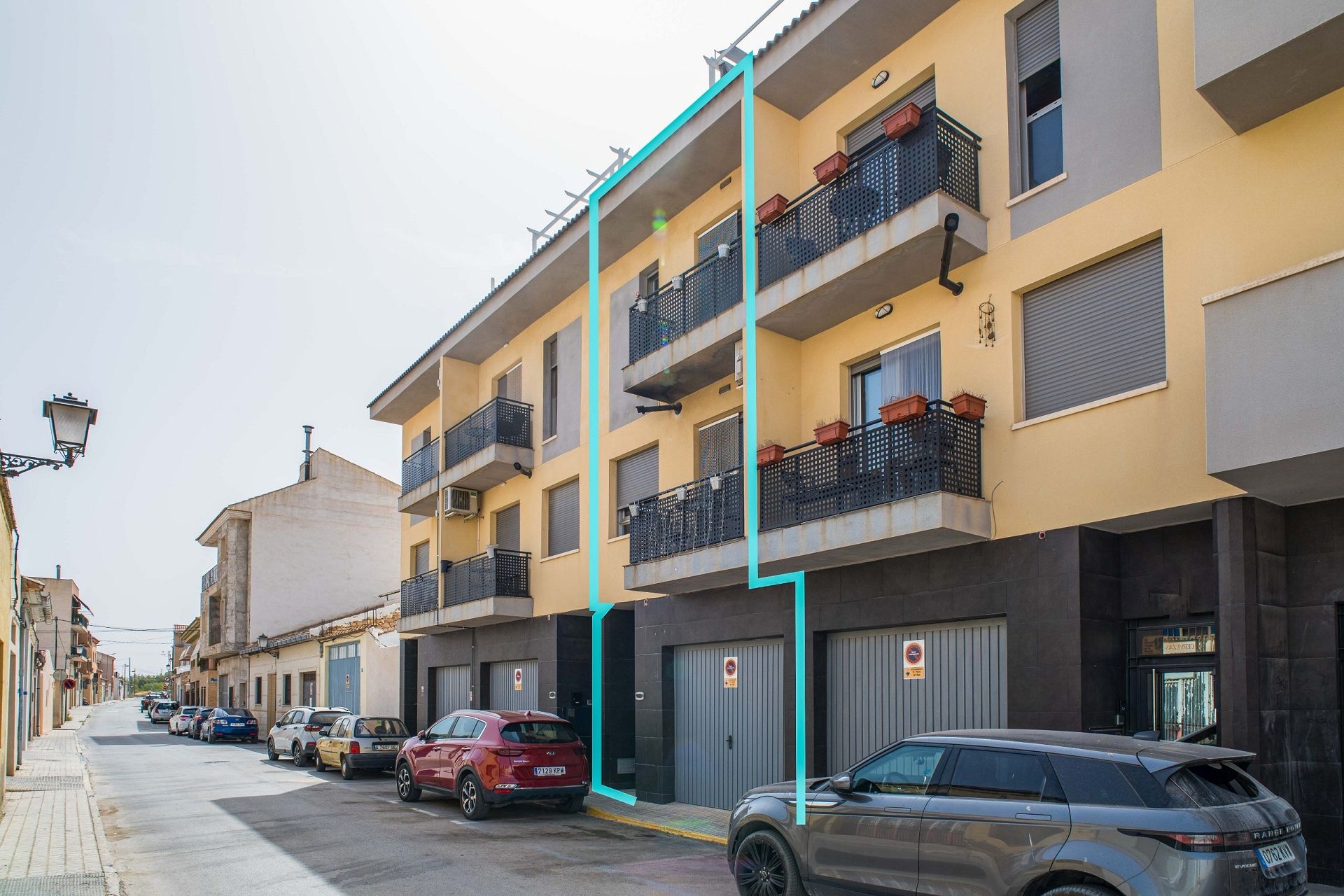 Resale - 3 Bedroom 2 Bathroom Apartment in Pinoso -  - Alicante