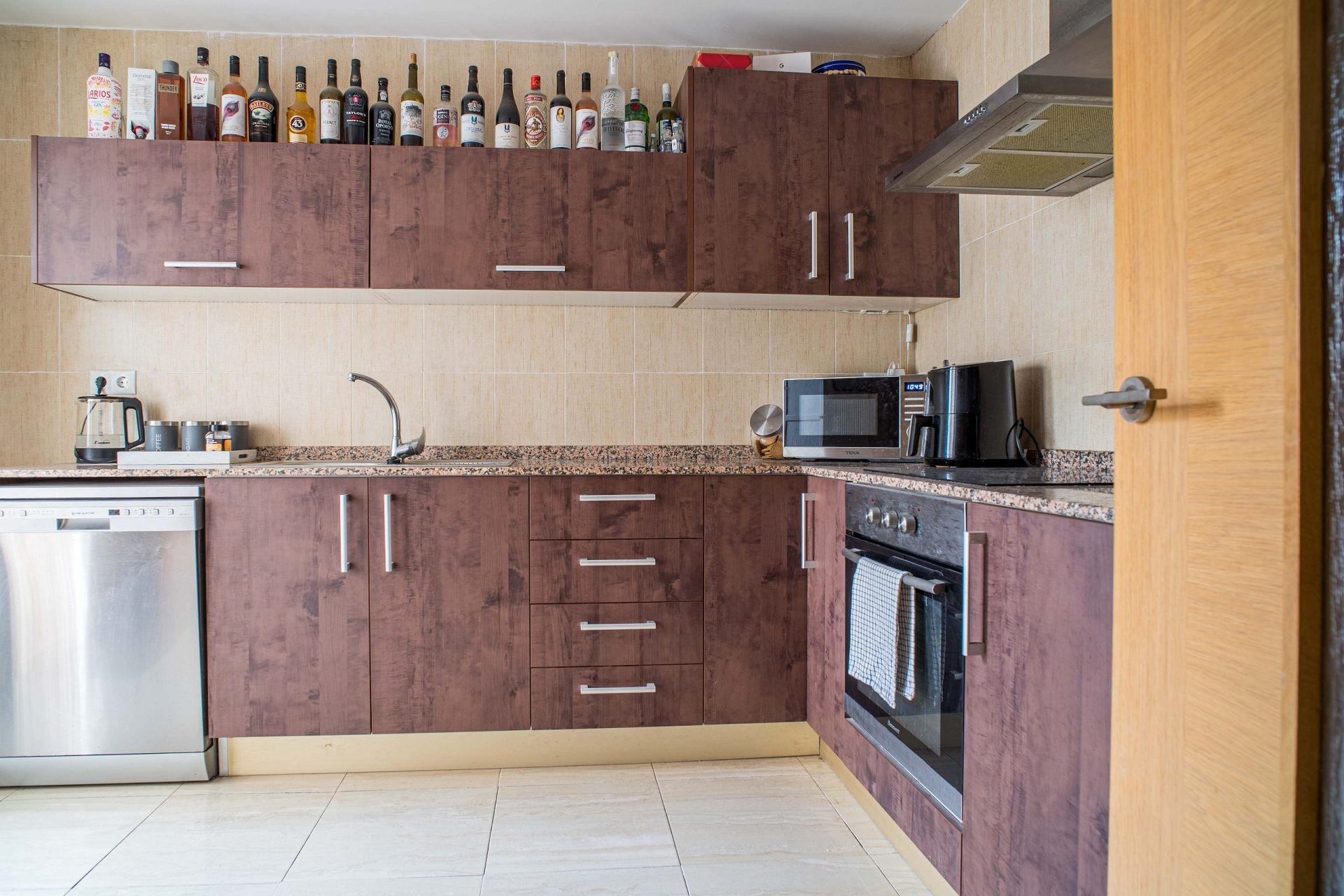 Resale - 3 Bedroom 2 Bathroom Apartment in Pinoso -  - Alicante