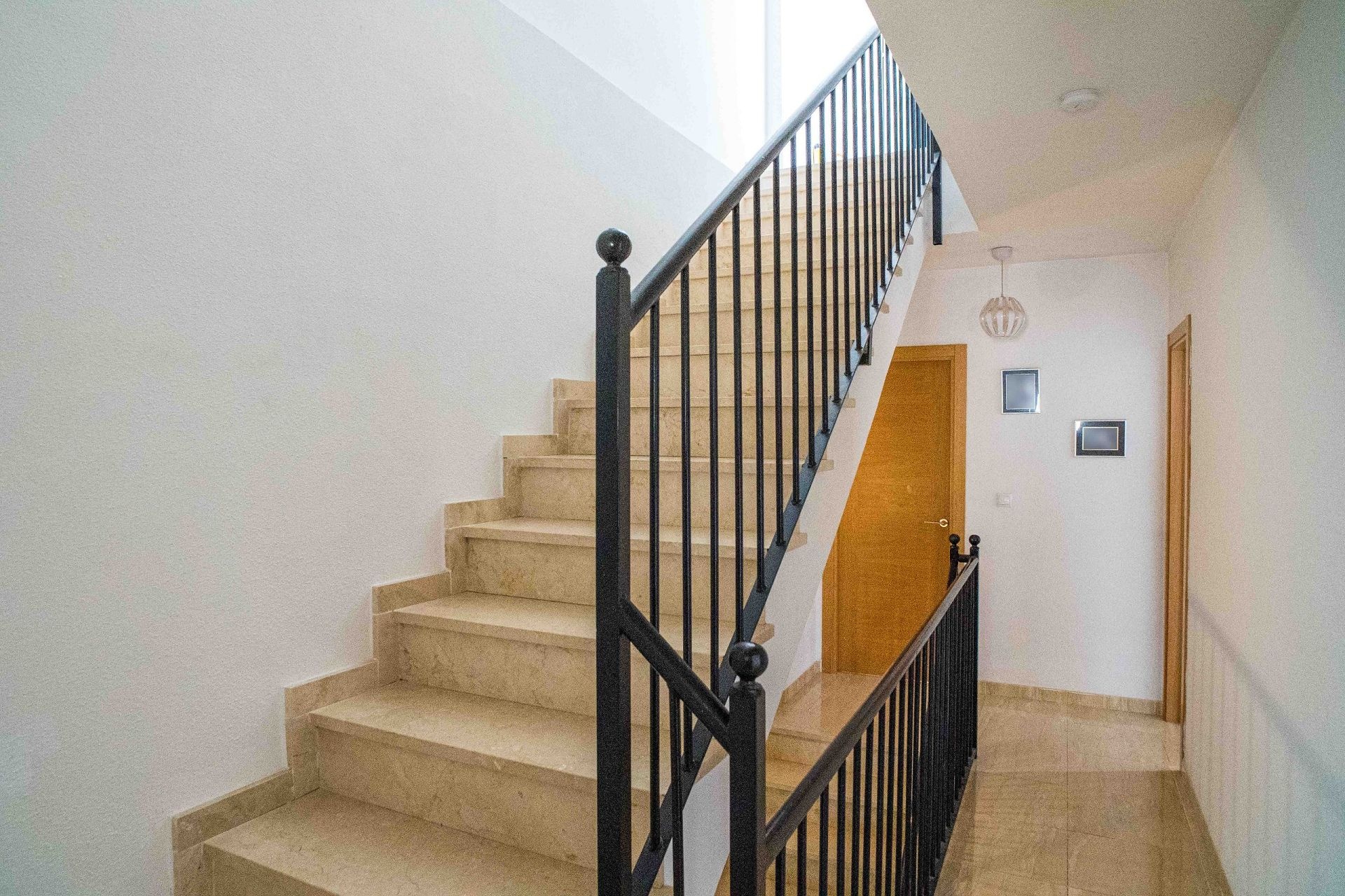 Resale - 3 Bedroom 2 Bathroom Apartment in Pinoso -  - Alicante