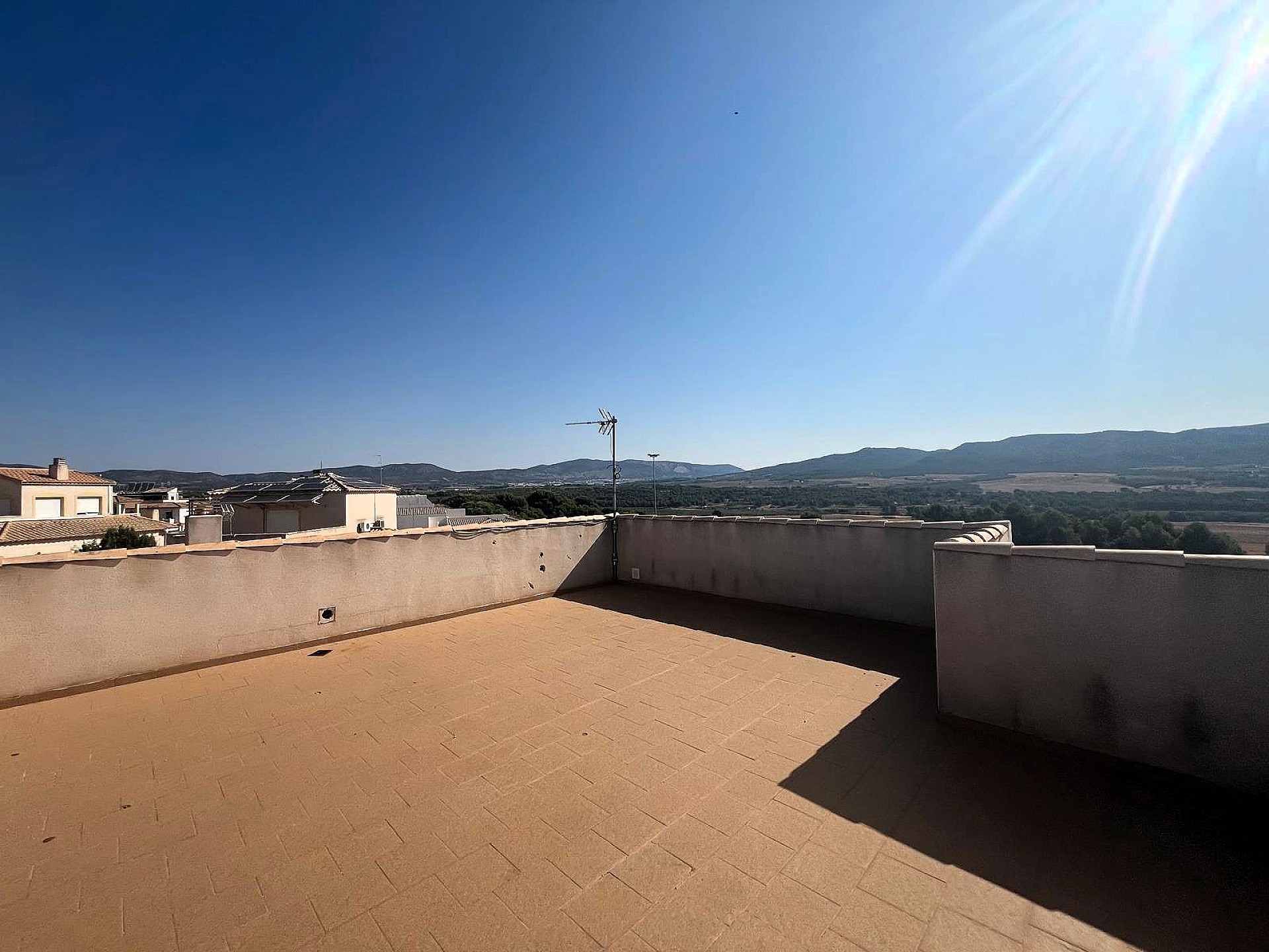 Resale - 3 Bedroom 2 Bathroom Villa in Castalla -  - Alicante