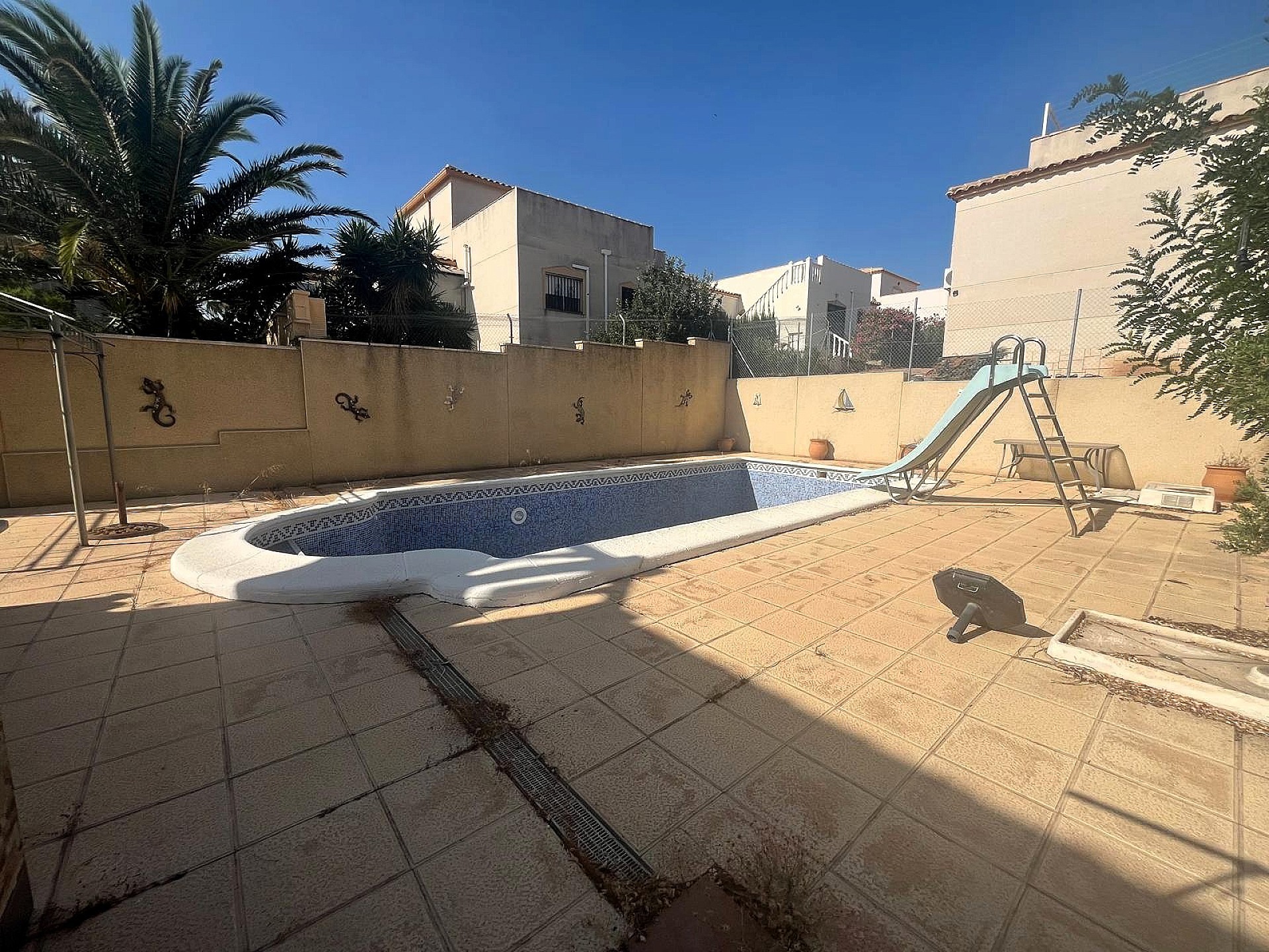 Resale - 3 Bedroom 2 Bathroom Villa in Castalla -  - Alicante