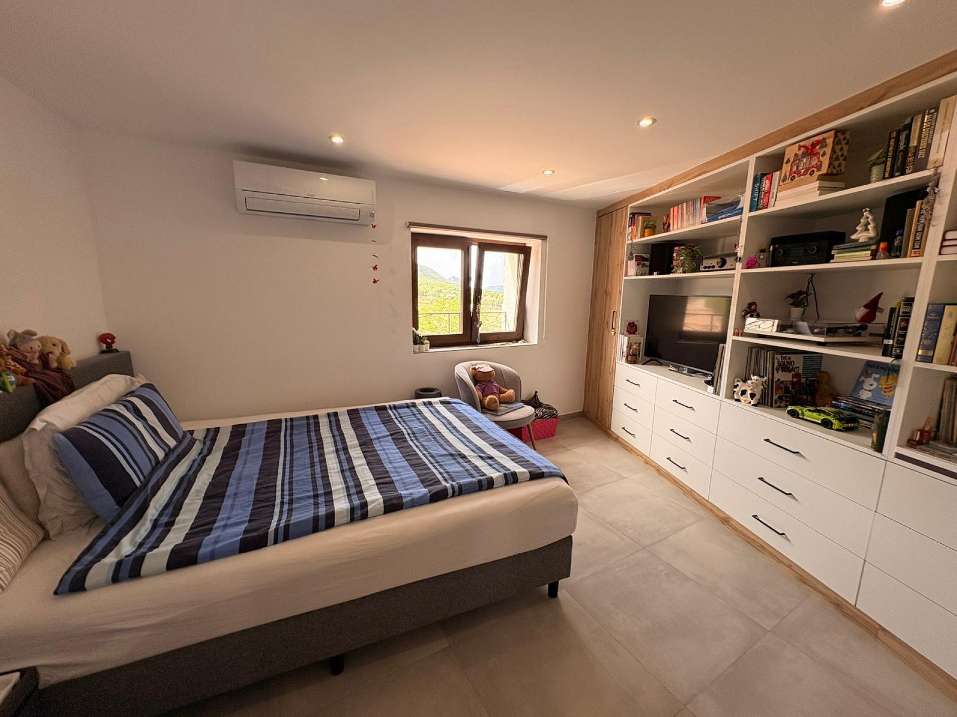 Resale - 4 Bedroom 3 Bathroom Townhouse in Biar -  - Alicante