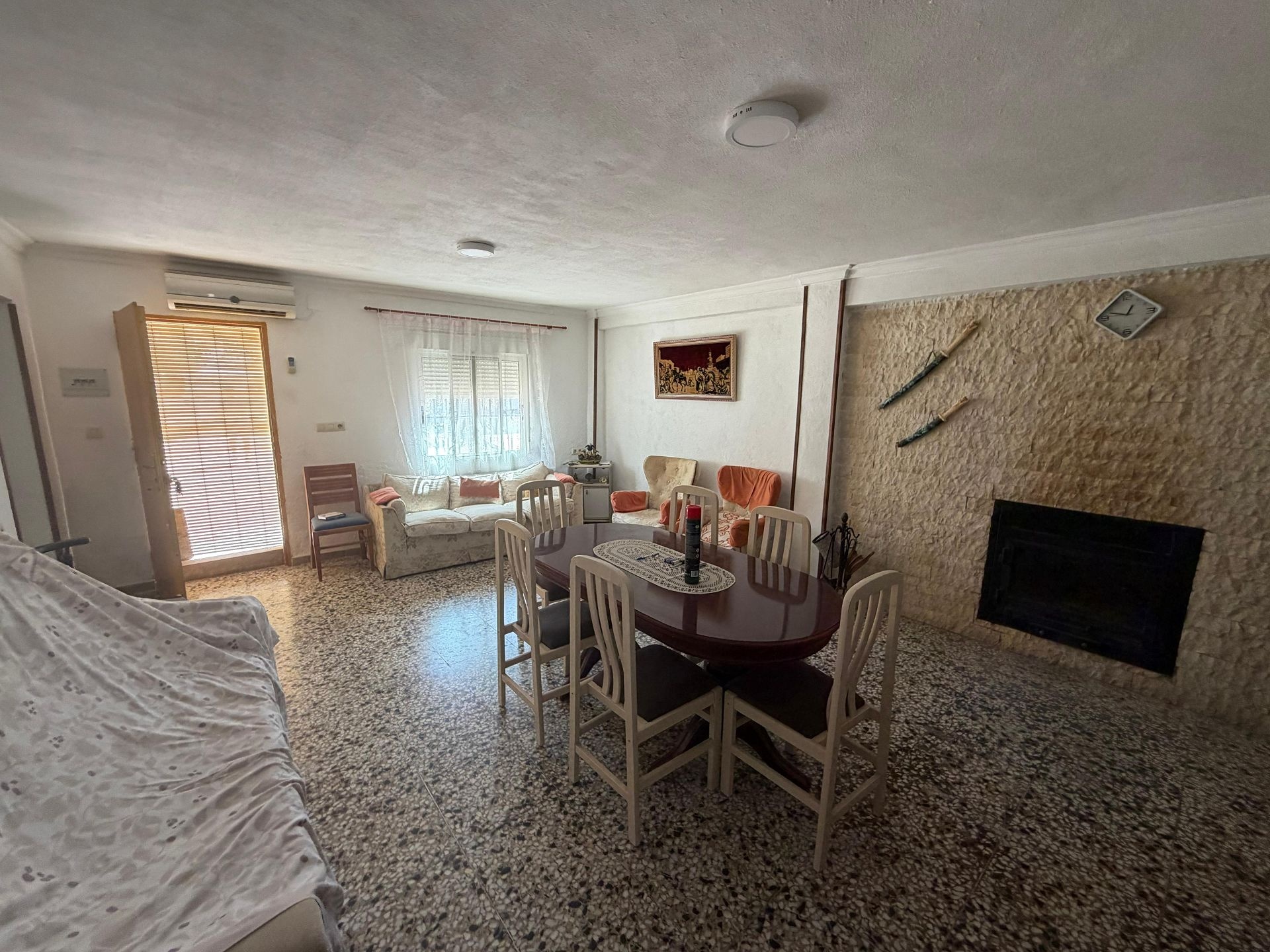 Resale - 4 Bedroom 1 Bathroom Finca in Pinoso -  - Alicante