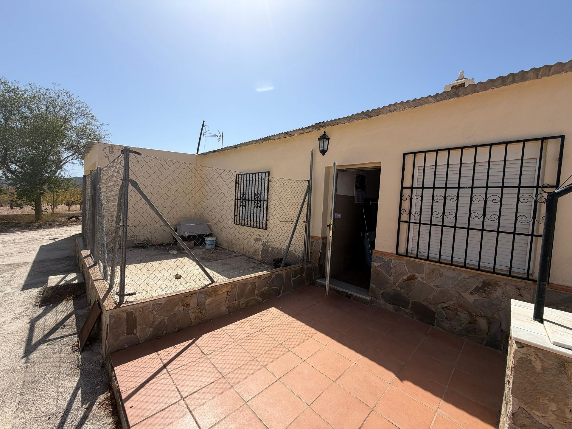 Resale - 4 Bedroom 1 Bathroom Finca in Pinoso -  - Alicante