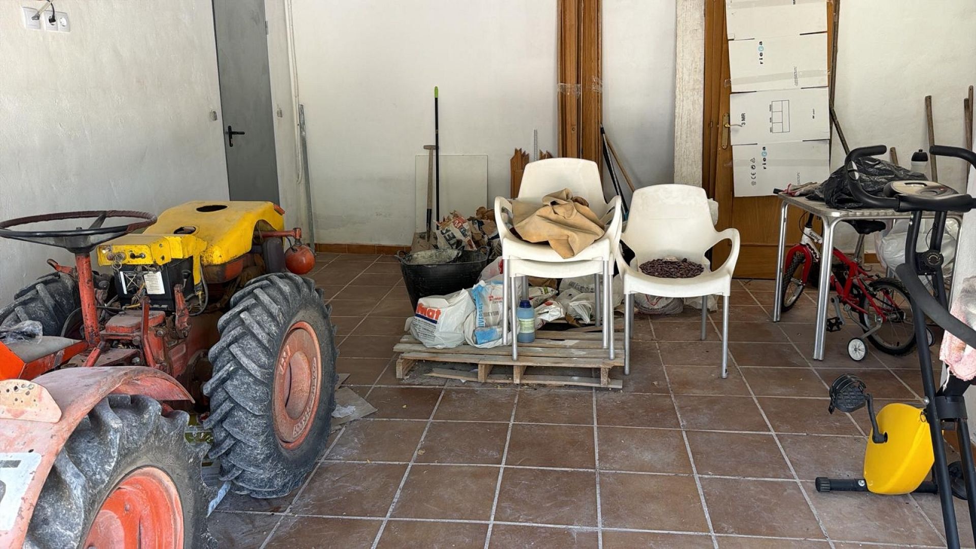 Resale - 4 Bedroom 1 Bathroom Finca in Pinoso -  - Alicante
