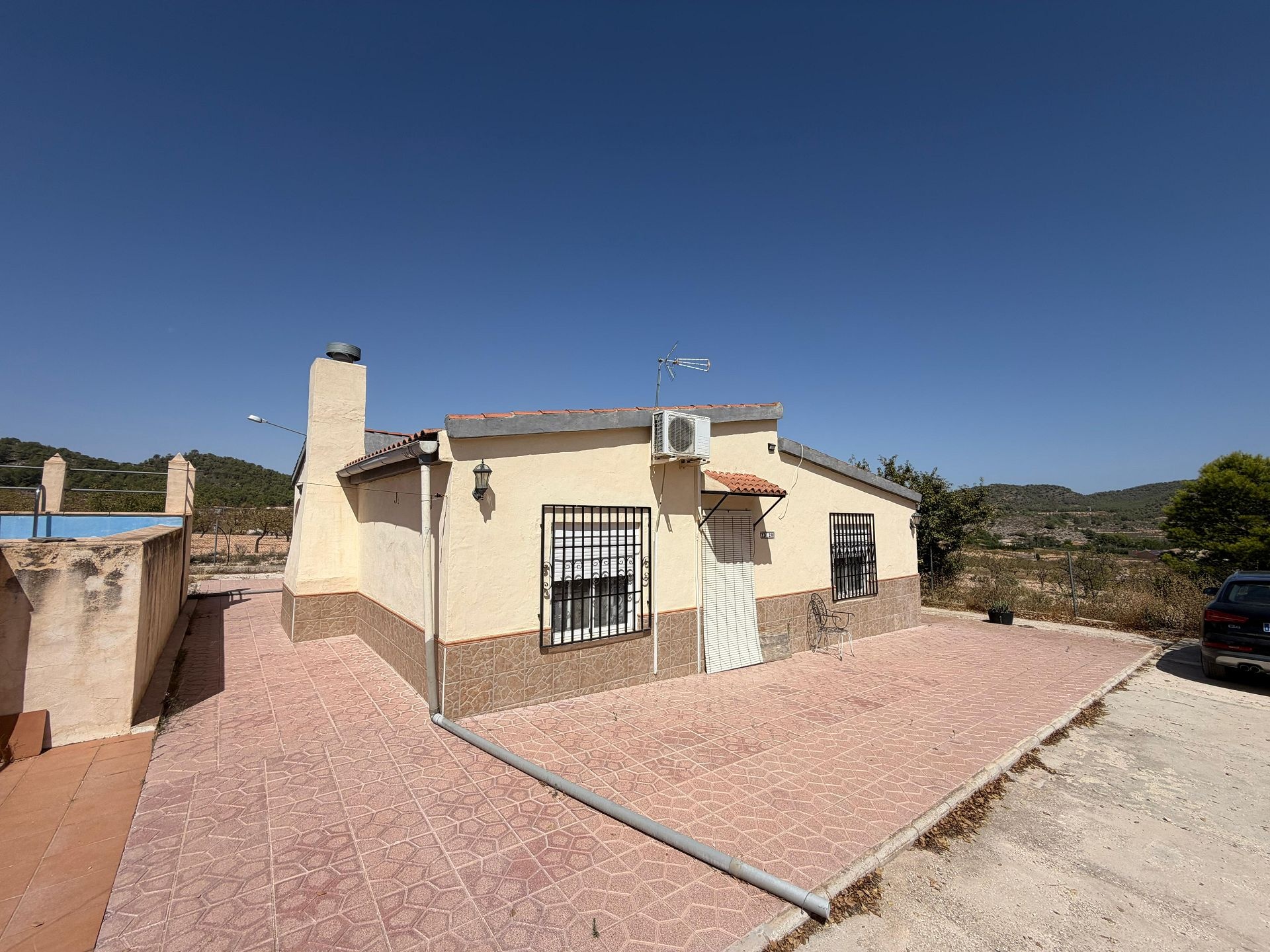 Resale - 4 Bedroom 1 Bathroom Finca in Pinoso -  - Alicante