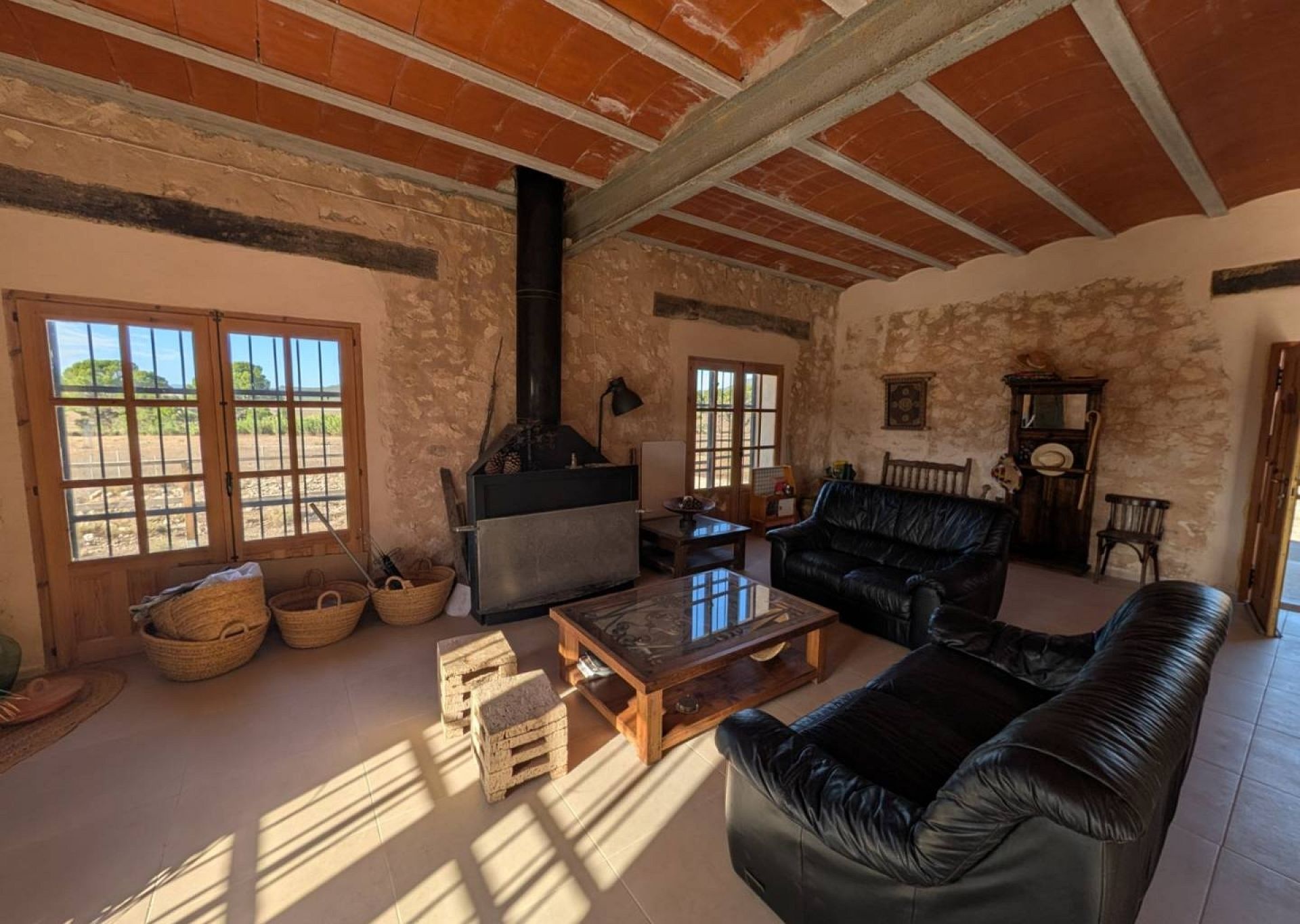Resale - 3 Bedroom 2 Bathroom Country house in Salinas -  - Alicante