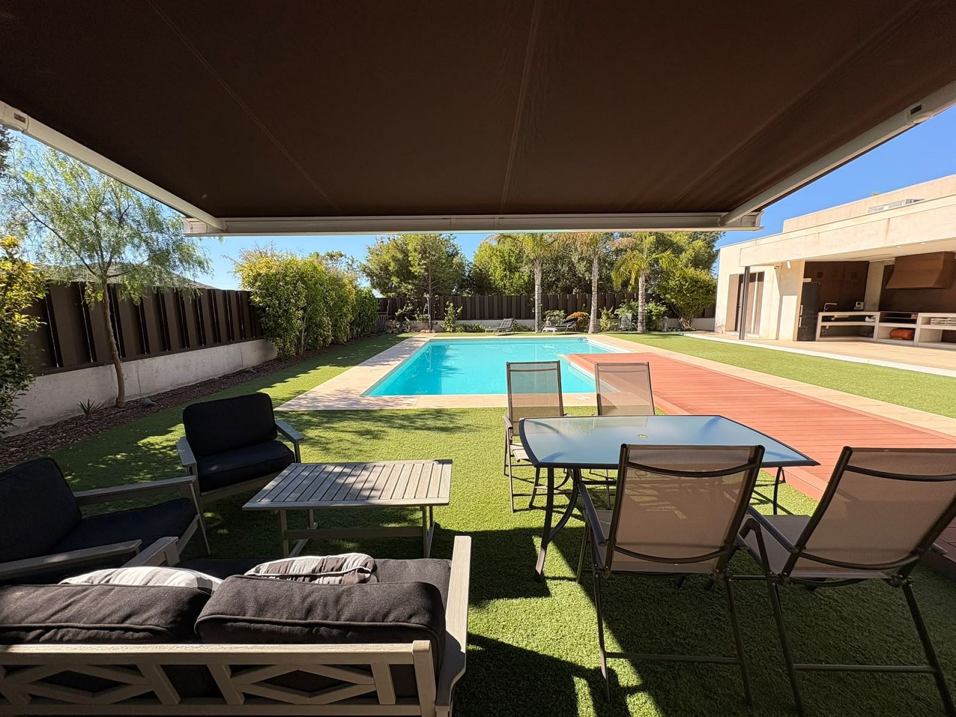 Resale - 4 Bedroom 4 Bathroom Villa in Petrer -  - Alicante