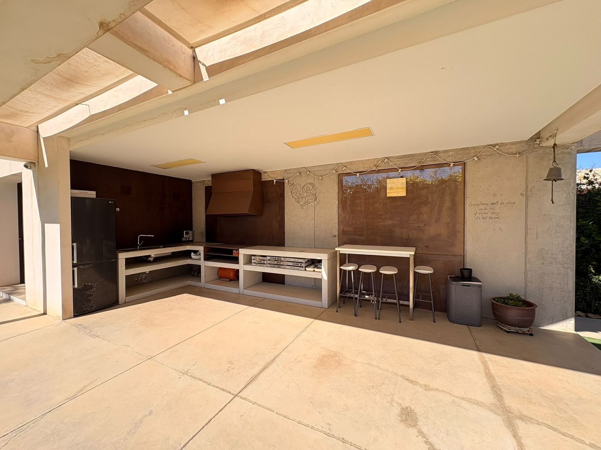 Resale - 4 Bedroom 4 Bathroom Villa in Petrer -  - Alicante