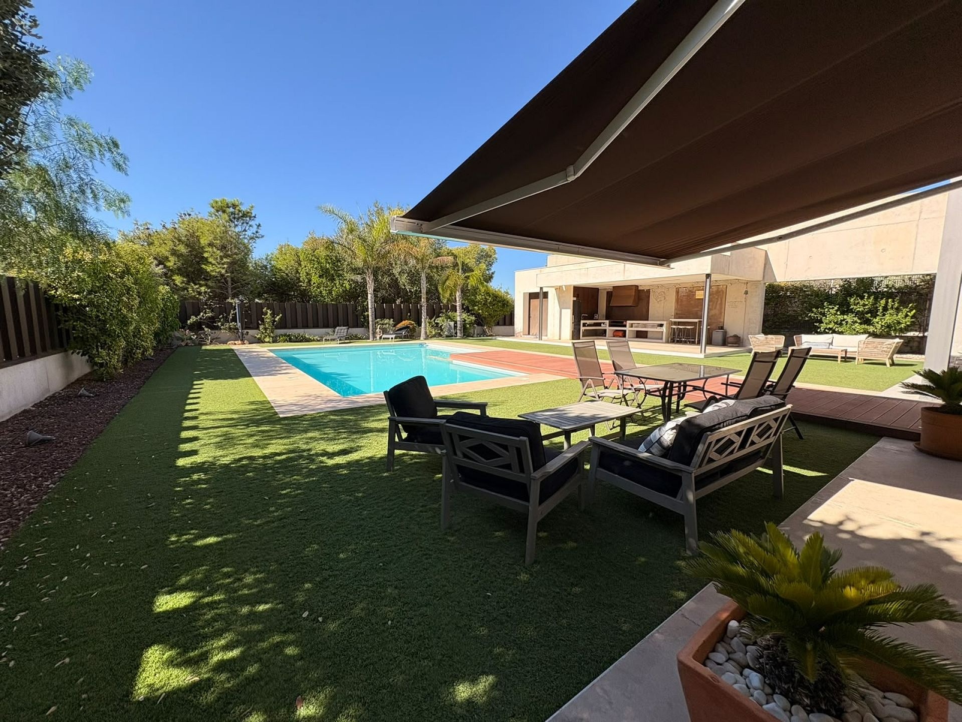 Resale - 4 Bedroom 4 Bathroom Villa in Petrer -  - Alicante