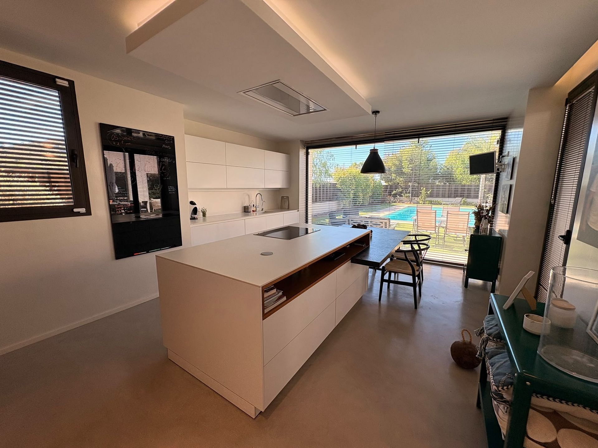 Resale - 4 Bedroom 4 Bathroom Villa in Petrer -  - Alicante