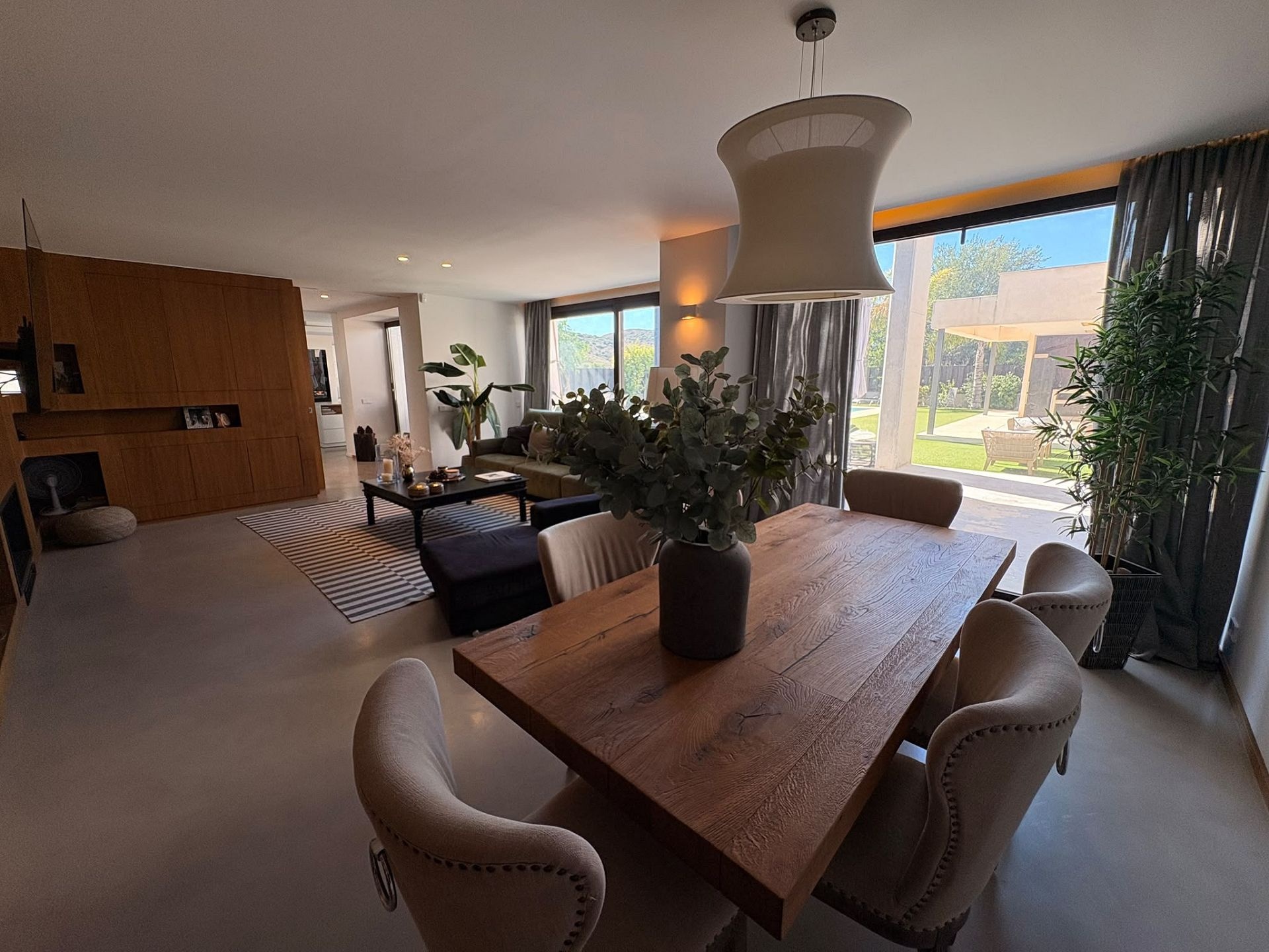 Resale - 4 Bedroom 4 Bathroom Villa in Petrer -  - Alicante