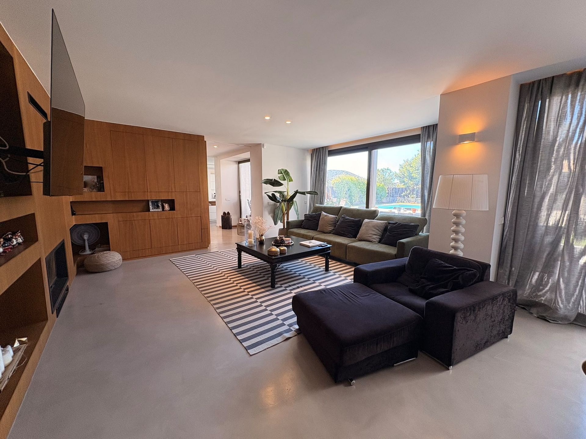 Resale - 4 Bedroom 4 Bathroom Villa in Petrer -  - Alicante