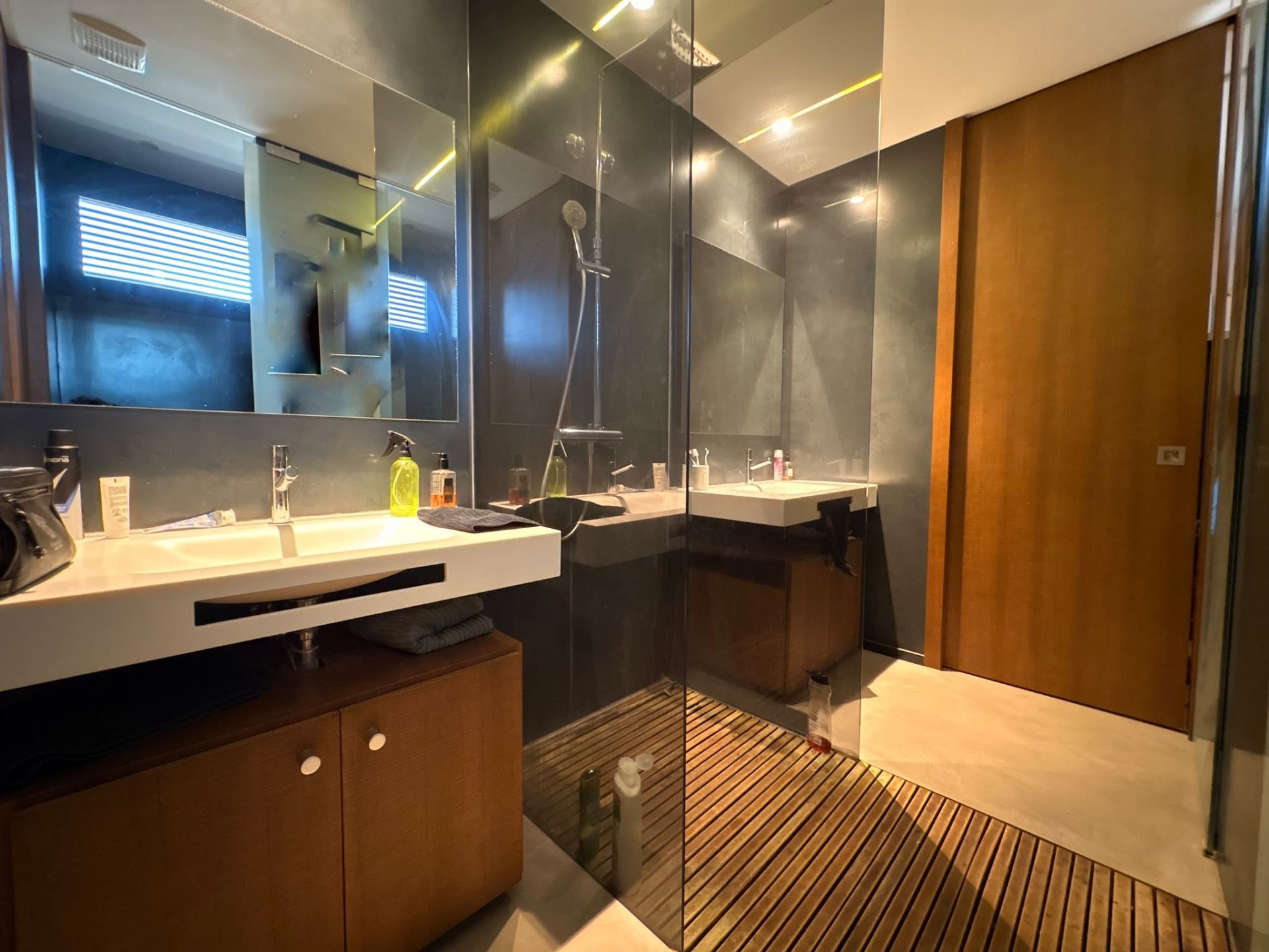 Resale - 4 Bedroom 4 Bathroom Villa in Petrer -  - Alicante