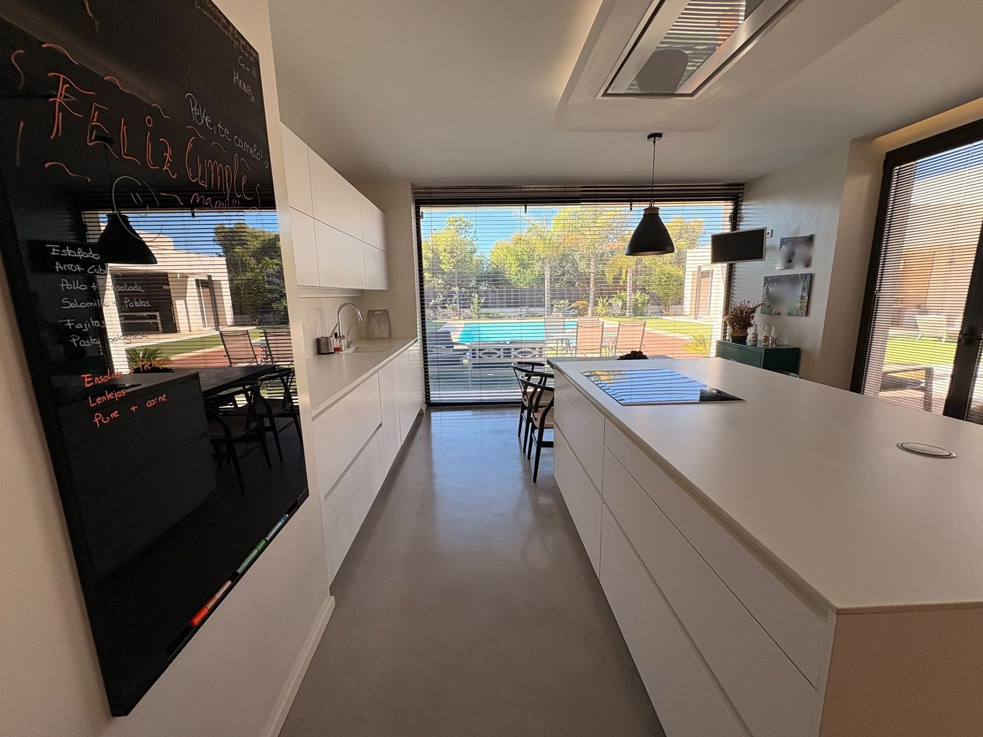 Resale - 4 Bedroom 4 Bathroom Villa in Petrer -  - Alicante