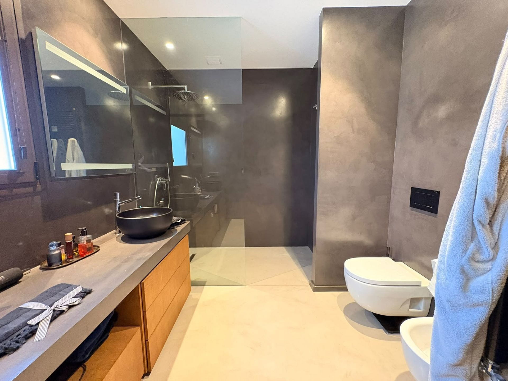 Resale - 4 Bedroom 4 Bathroom Villa in Petrer -  - Alicante