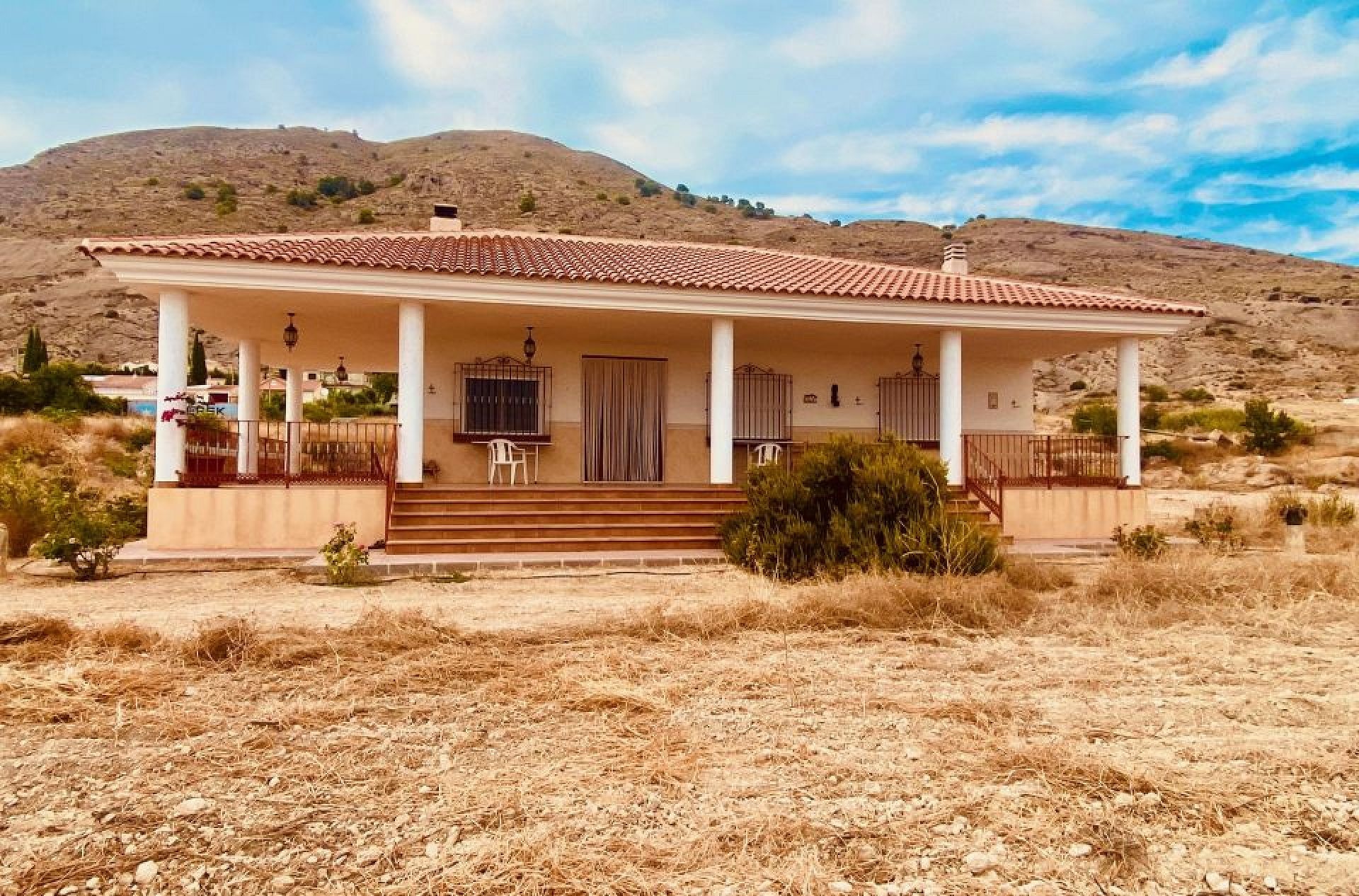 Resale - 4 Bedroom 2 Bathroom Villa in Fortuna -  - Murcia