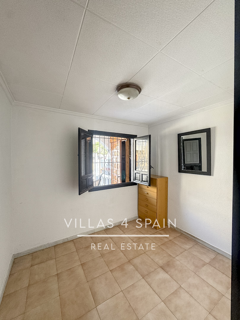 Resale - 2-Bed 1 bath Townhouse with Private Garden & Sunny Terrace, in La Marina, San Fulgencio Alicante  - av. de londres - Alicante