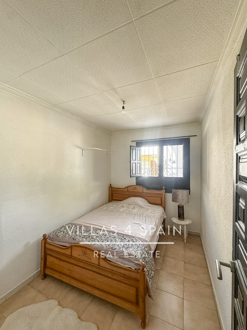 Resale - 2-Bed 1 bath Townhouse with Private Garden & Sunny Terrace, in La Marina, San Fulgencio Alicante  - av. de londres - Alicante