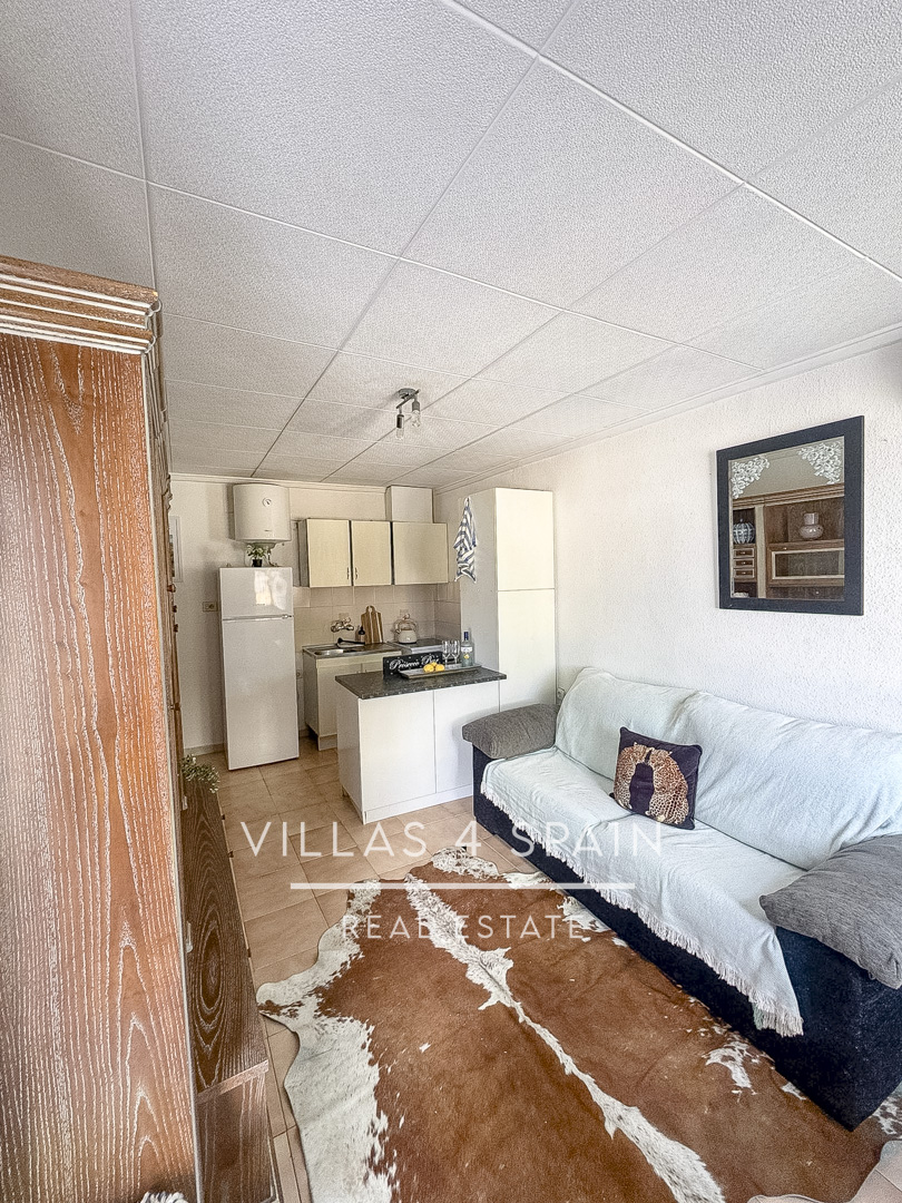 Resale - 2-Bed 1 bath Townhouse with Private Garden & Sunny Terrace, in La Marina, San Fulgencio Alicante  - av. de londres - Alicante