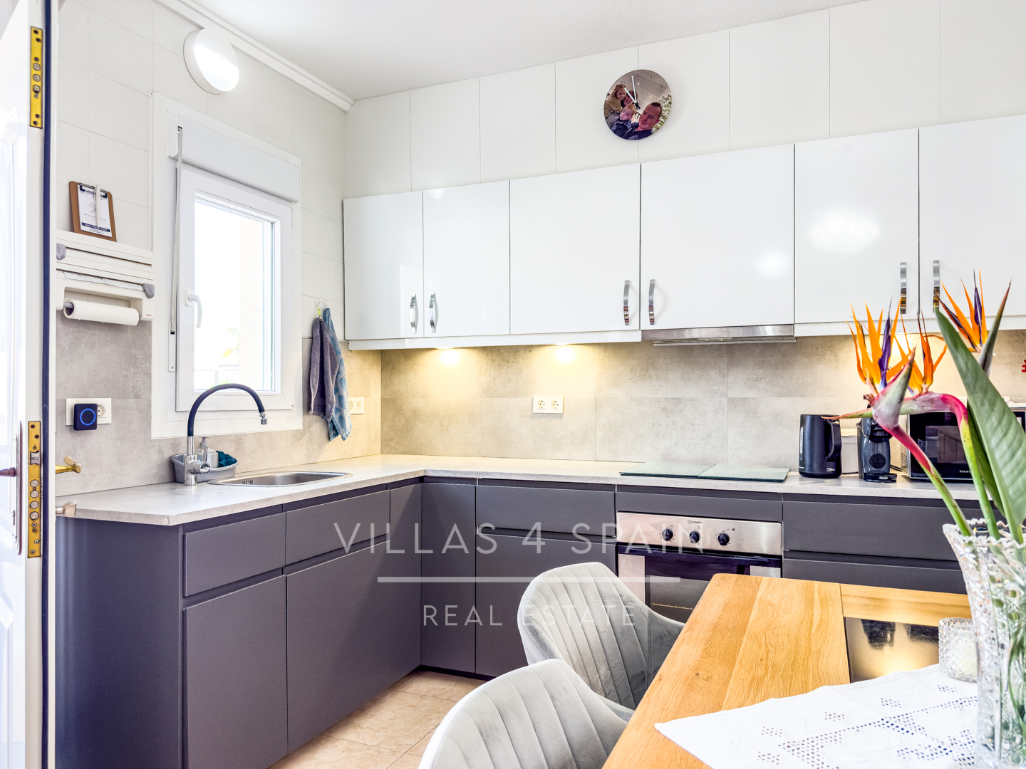 Resale - Cv v4s: 3 Bed 2 Bath townhouse with roof terrace and community pool in Benijofar - Ciudad Quesada  - calle rio turia - Alicante