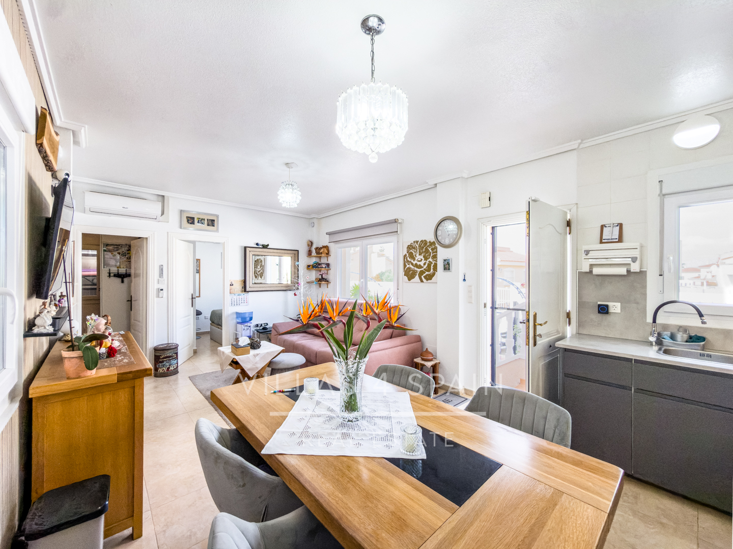 Resale - Cv v4s: 3 Bed 2 Bath townhouse with roof terrace and community pool in Benijofar - Ciudad Quesada  - calle rio turia - Alicante