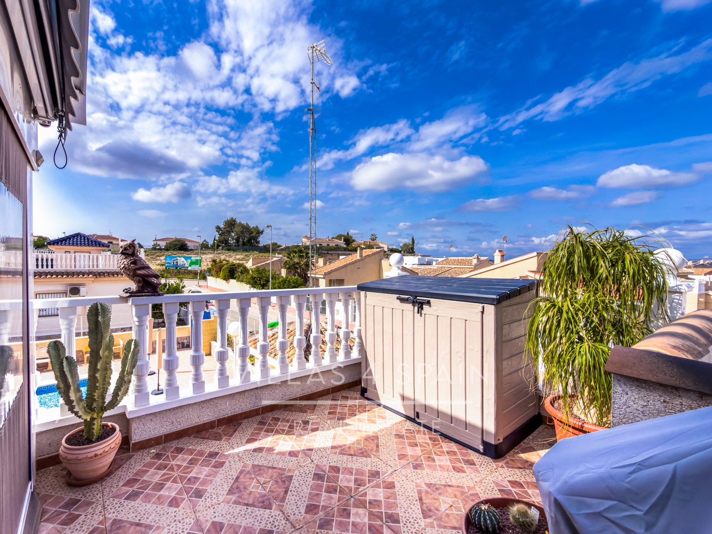Resale - Cv v4s: 3 Bed 2 Bath townhouse with roof terrace and community pool in Benijofar - Ciudad Quesada  - calle rio turia - Alicante