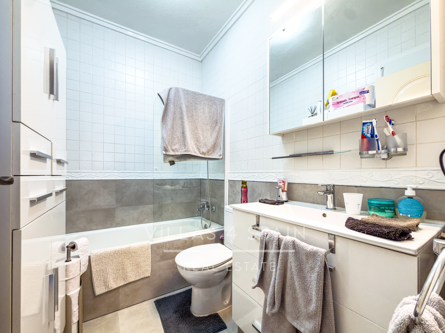 Resale - Cv v4s: 3 Bed 2 Bath townhouse with roof terrace and community pool in Benijofar - Ciudad Quesada  - calle rio turia - Alicante