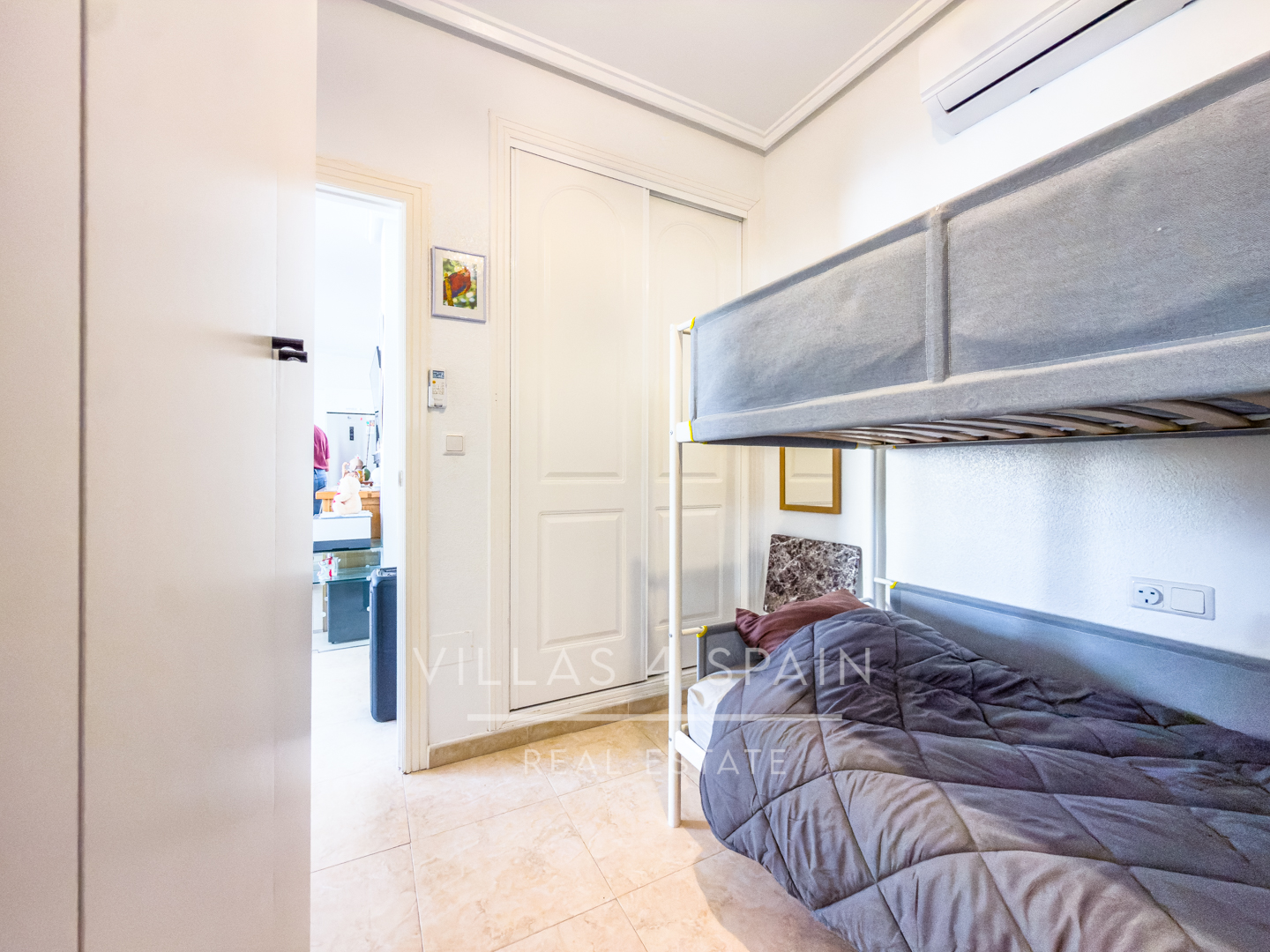 Resale - Cv v4s: 3 Bed 2 Bath townhouse with roof terrace and community pool in Benijofar - Ciudad Quesada  - calle rio turia - Alicante