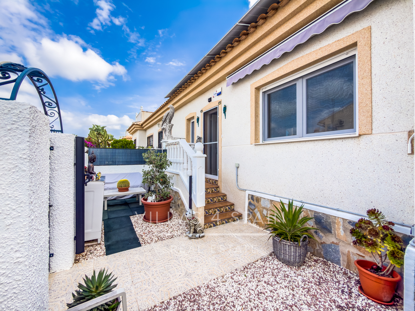 Cv v4s: 3 Bed 2 Bath townhouse with roof terrace and community pool in Benijofar - Ciudad Quesada 