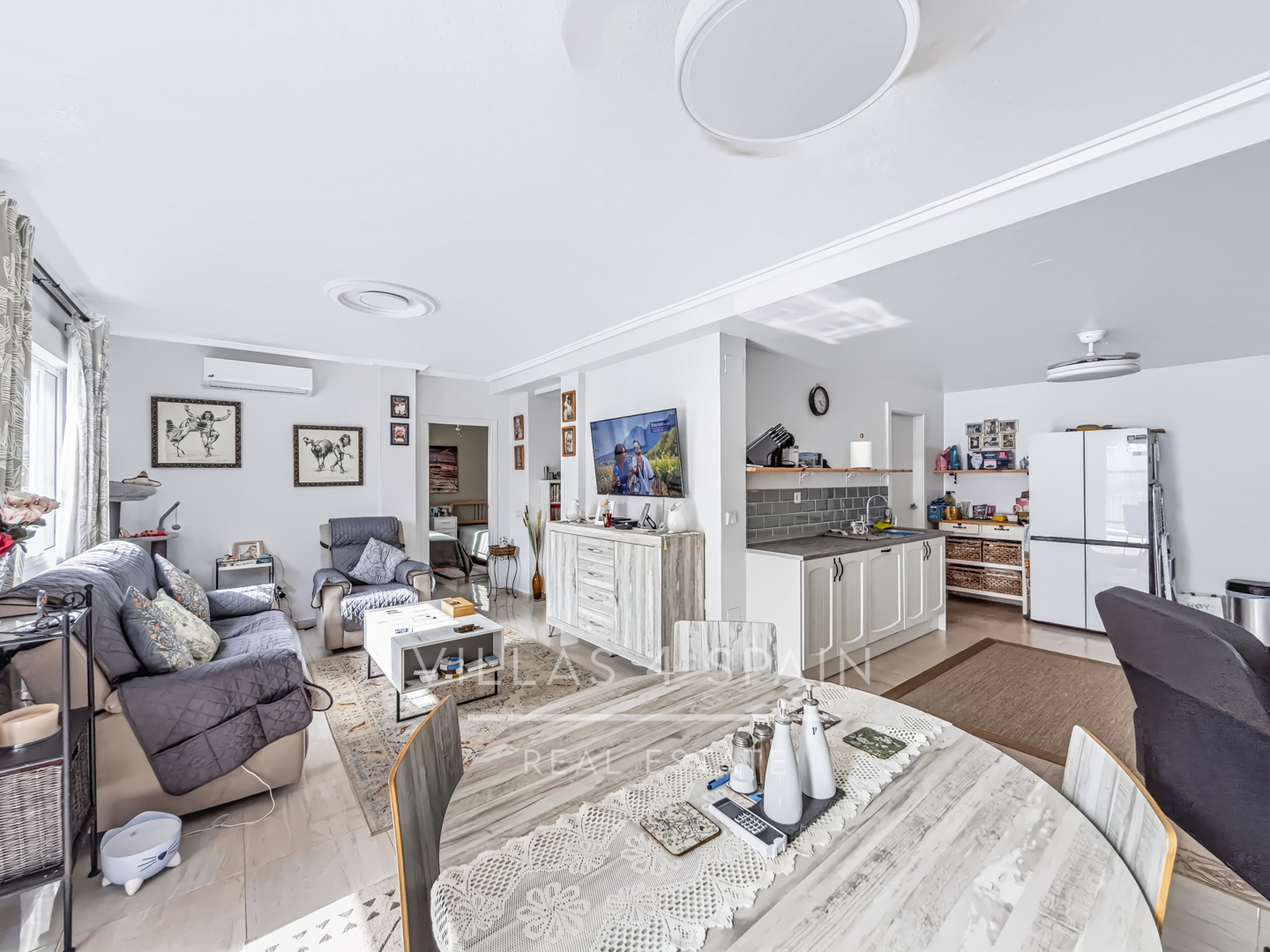 Resale - 2 Bed 2 Bath corner plot Townhouse with a large garden and roof terrace with community pool  - calle Onda - Alicante