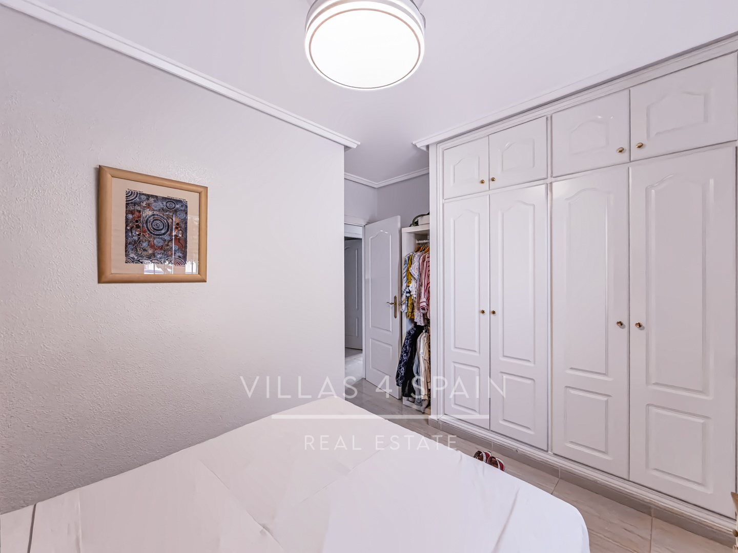 Resale - 2 Bed 2 Bath corner plot Townhouse with a large garden and roof terrace with community pool  - calle Onda - Alicante