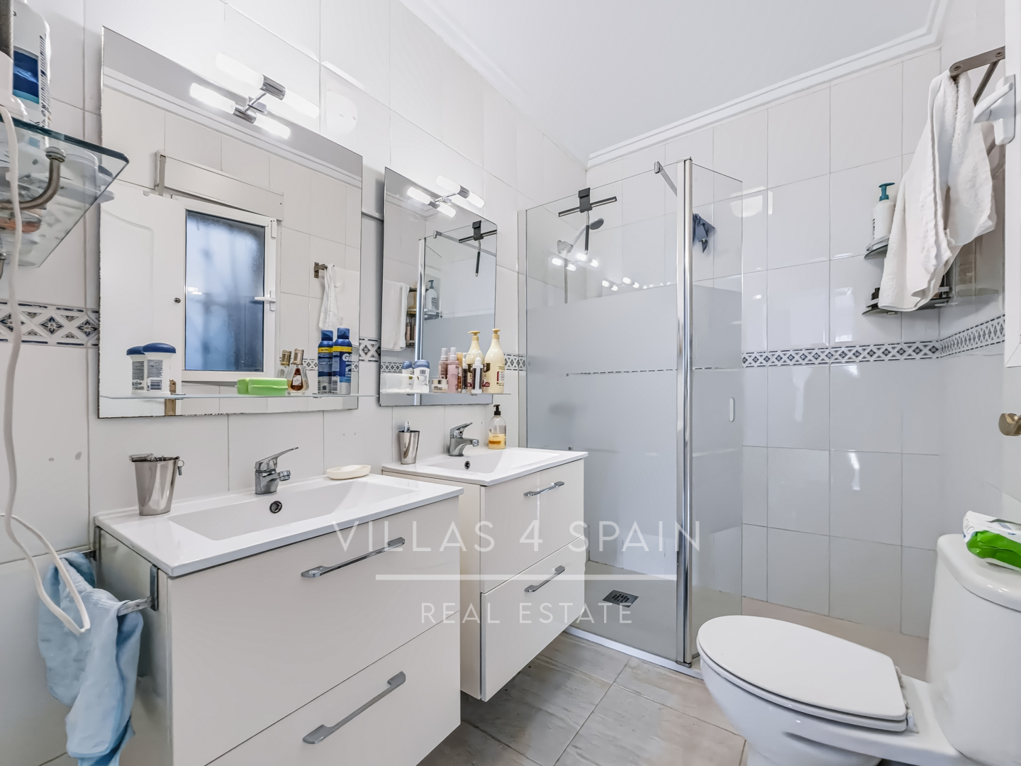 Resale - 2 Bed 2 Bath corner plot Townhouse with a large garden and roof terrace with community pool  - calle Onda - Alicante