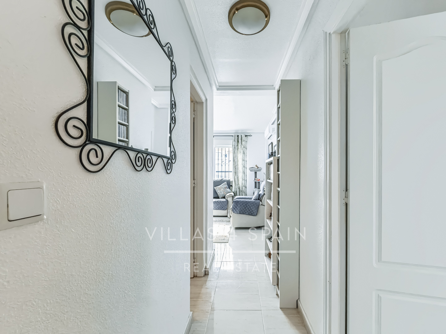 Resale - 2 Bed 2 Bath corner plot Townhouse with a large garden and roof terrace with community pool  - calle Onda - Alicante