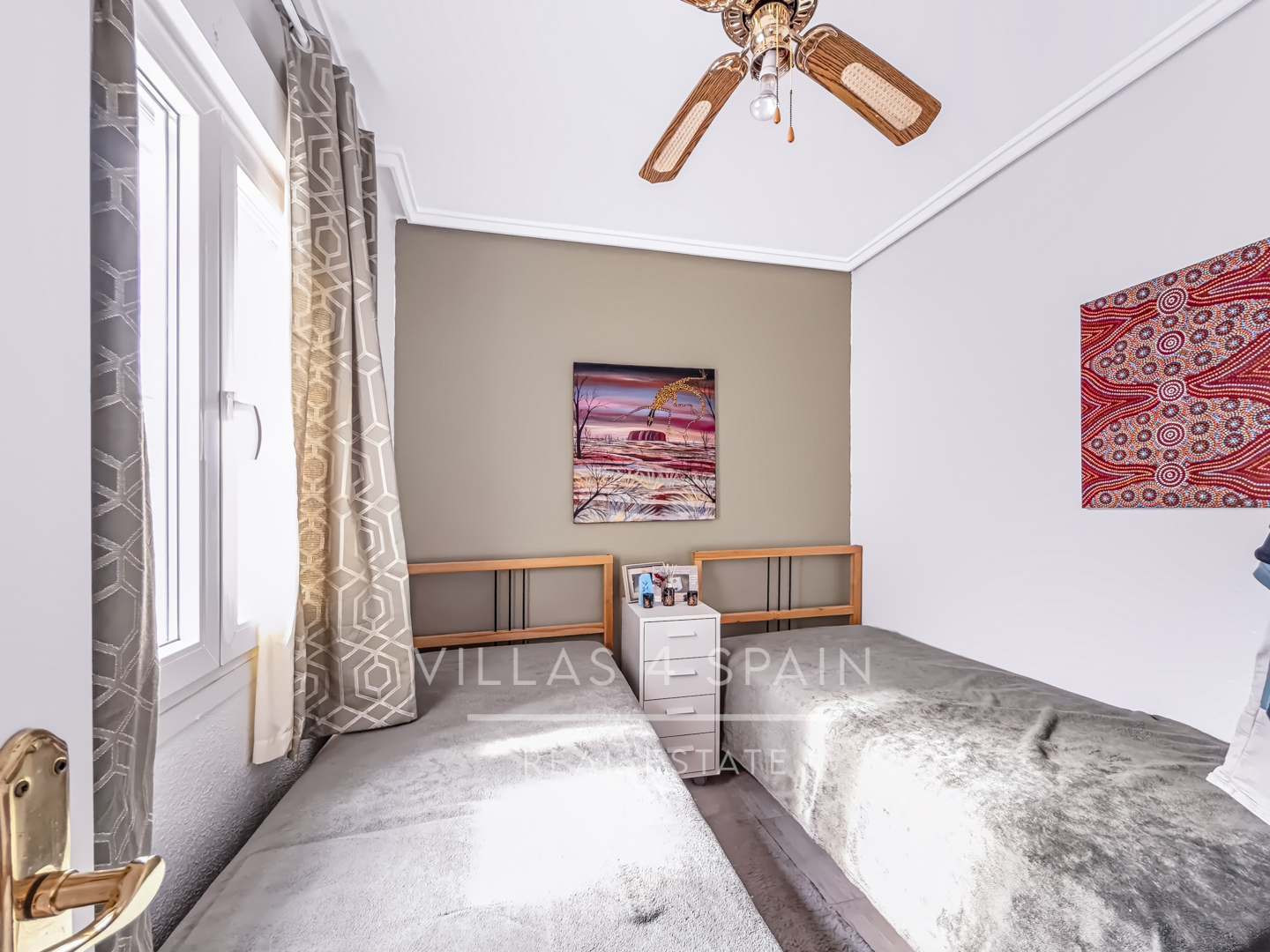 Resale - 2 Bed 2 Bath corner plot Townhouse with a large garden and roof terrace with community pool  - calle Onda - Alicante
