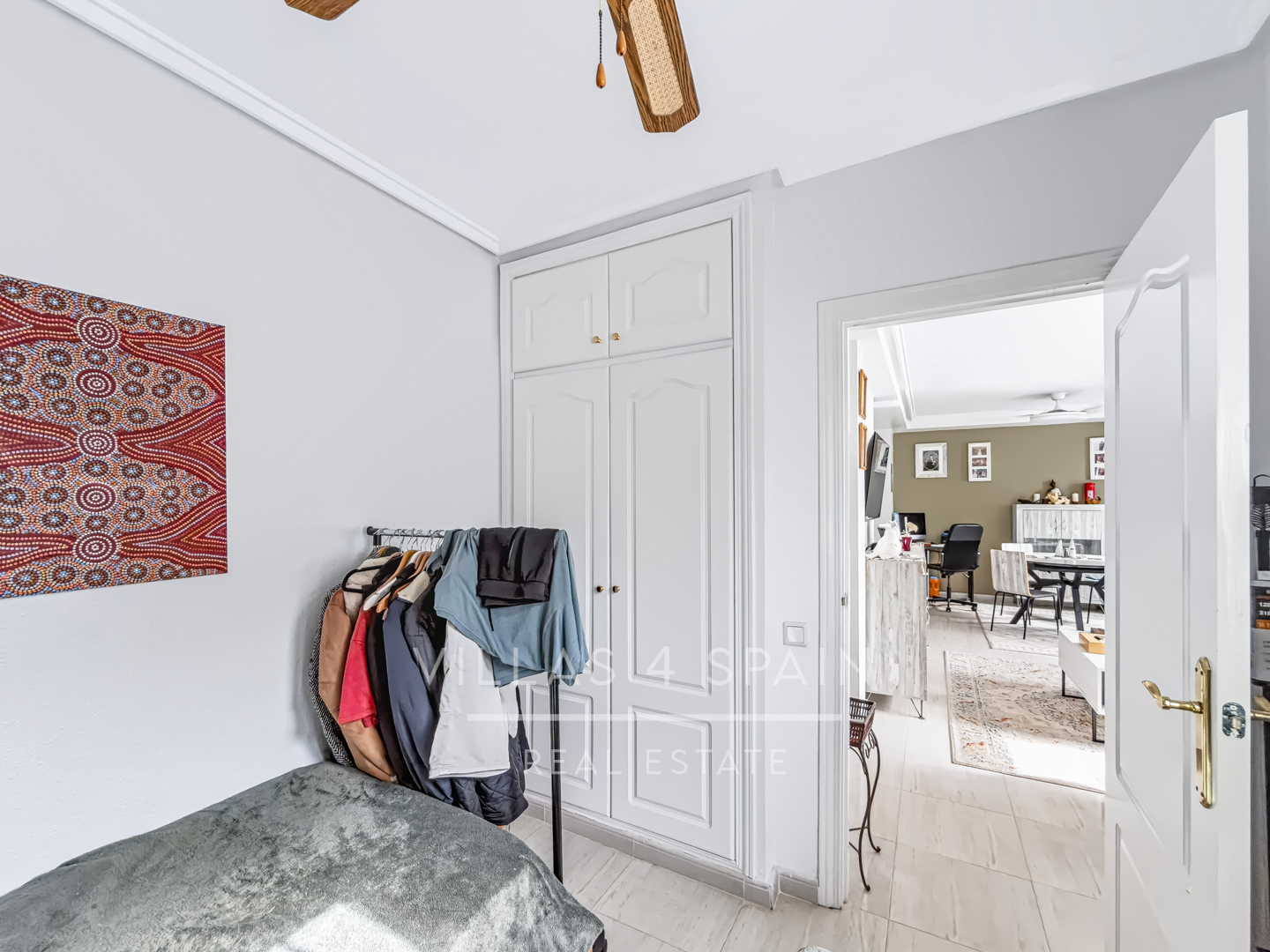 Resale - 2 Bed 2 Bath corner plot Townhouse with a large garden and roof terrace with community pool  - calle Onda - Alicante