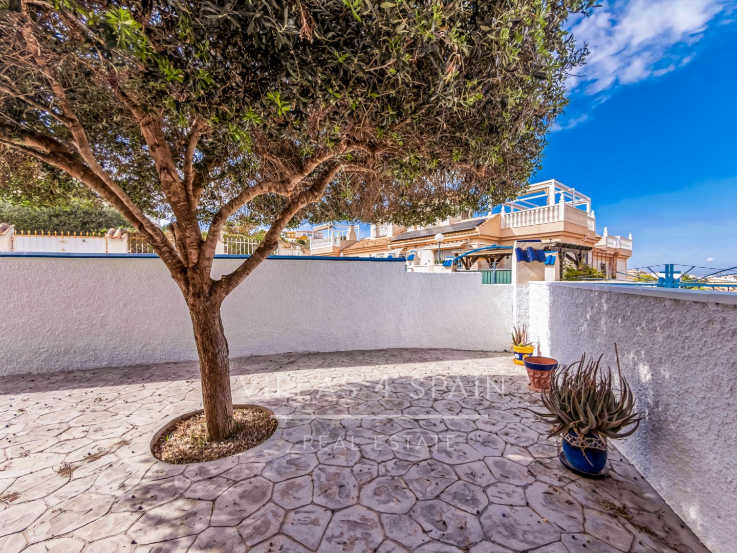 2 Bed 2 Bath corner plot Townhouse with a large garden and roof terrace with community pool 