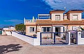 Exclusive 2 Bed 2 Bath corner plot Townhouse with a large garden and roof terrace with community pool in Ciudad Quesada