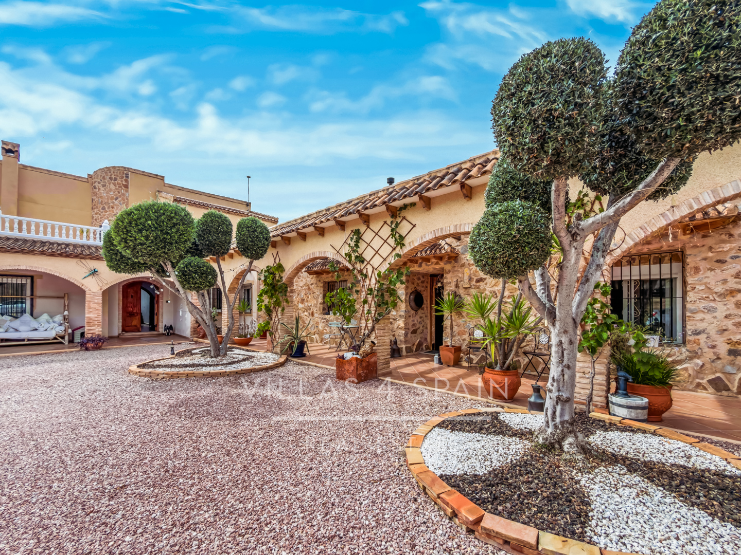 Resale - 6 bedroom 4 bathroom villa and cave house for sale in Las Casicas, Fortuna - paraje de las casicas - Murcia