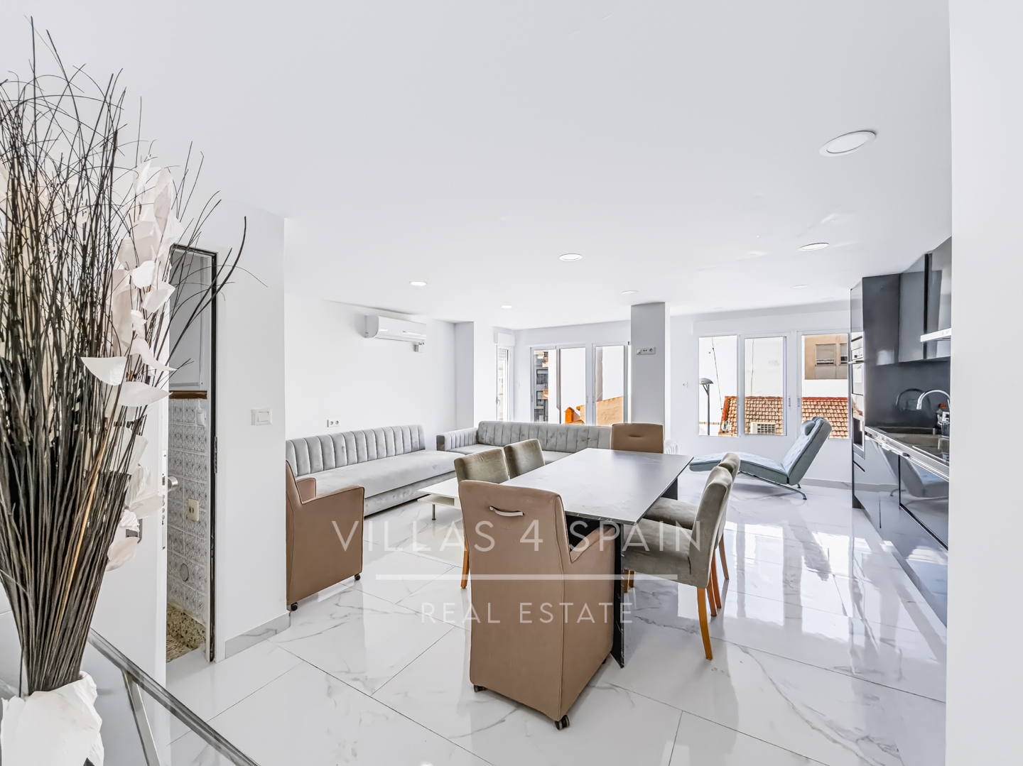 Resale - 3 Bed 2 Bath Penthouse Apartment with roof terrace in Guardamar del Segura Town Centre - carrer sant jaume  - Alicante