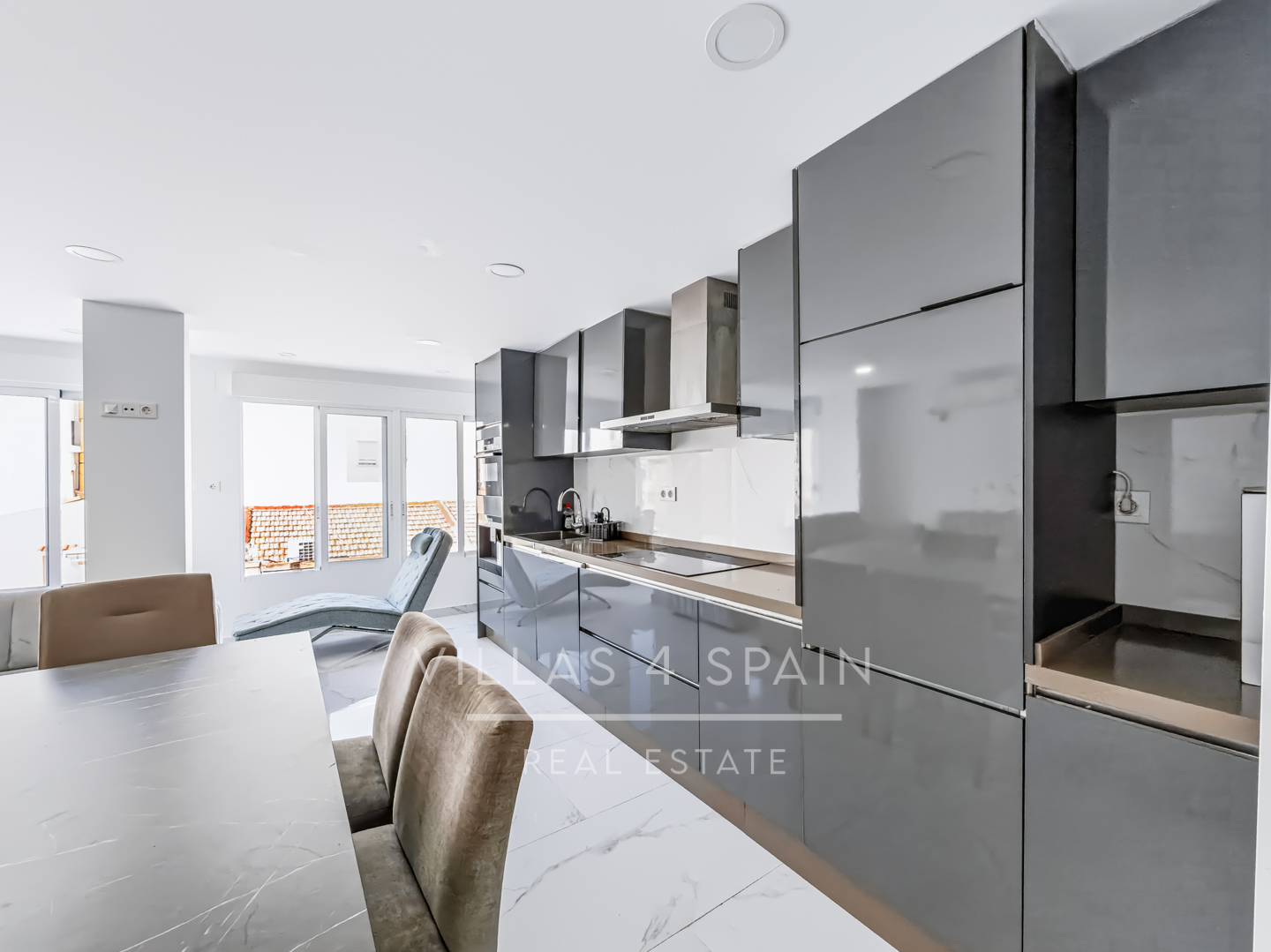 Resale - 3 Bed 2 Bath Penthouse Apartment with roof terrace in Guardamar del Segura Town Centre - carrer sant jaume  - Alicante