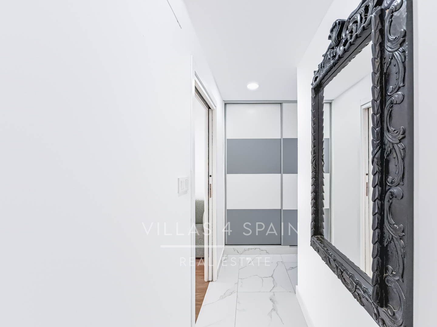 Resale - 3 Bed 2 Bath Penthouse Apartment with roof terrace in Guardamar del Segura Town Centre - carrer sant jaume  - Alicante