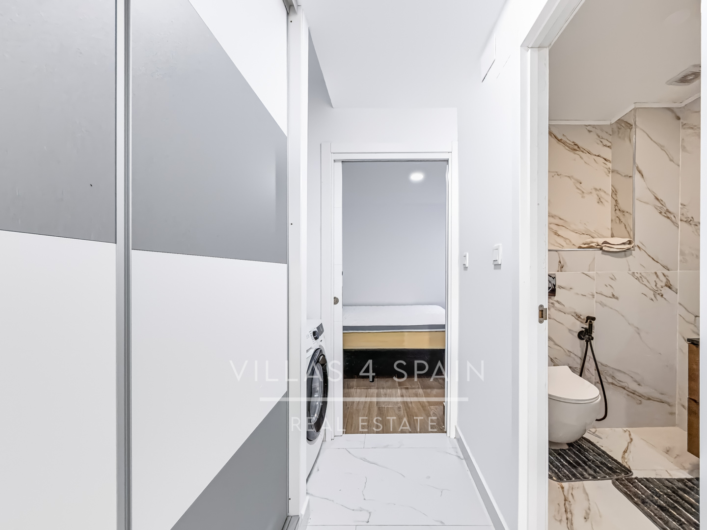 Resale - 3 Bed 2 Bath Penthouse Apartment with roof terrace in Guardamar del Segura Town Centre - carrer sant jaume  - Alicante